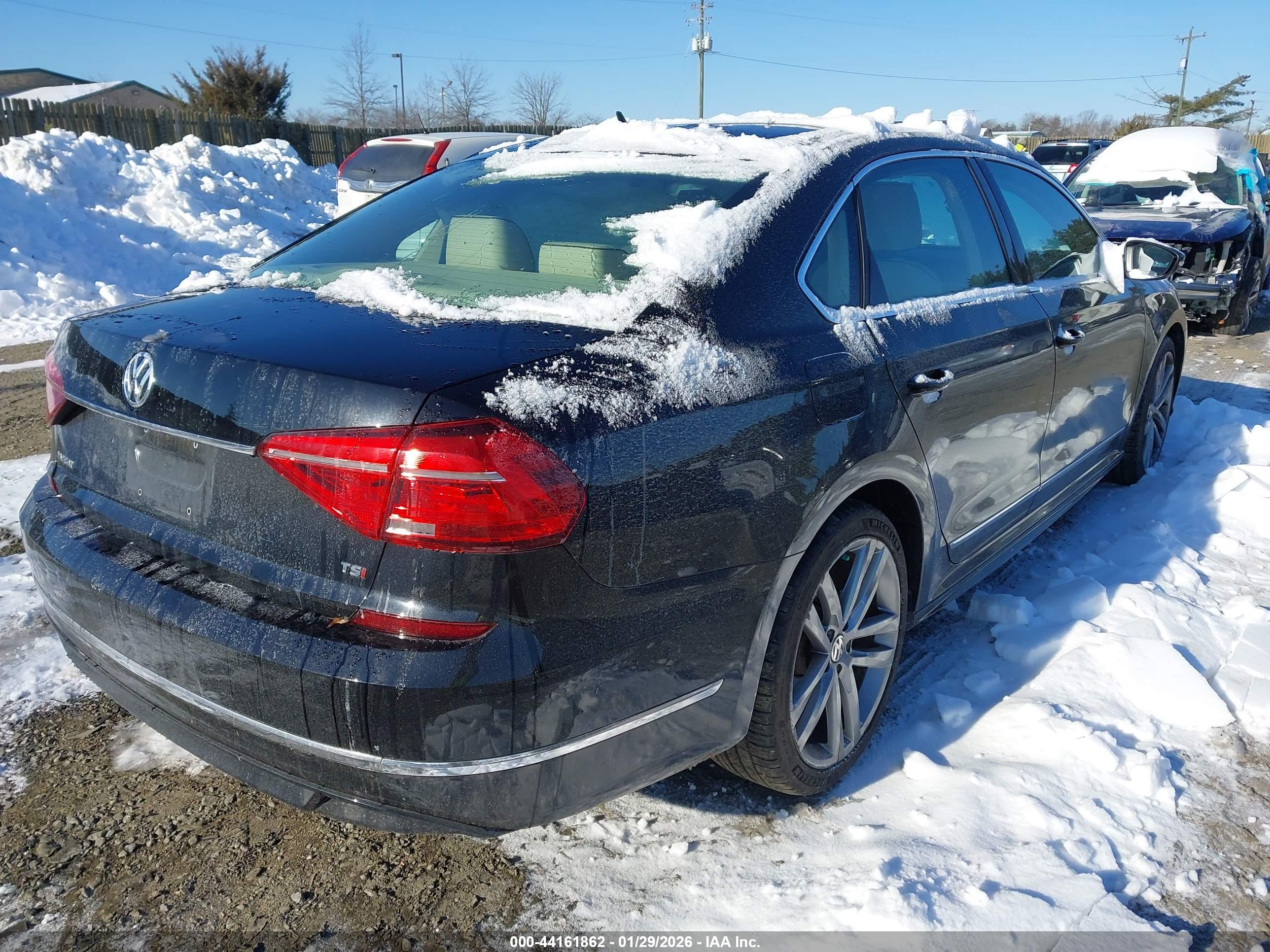 VOLKSWAGEN PASSAT image 4