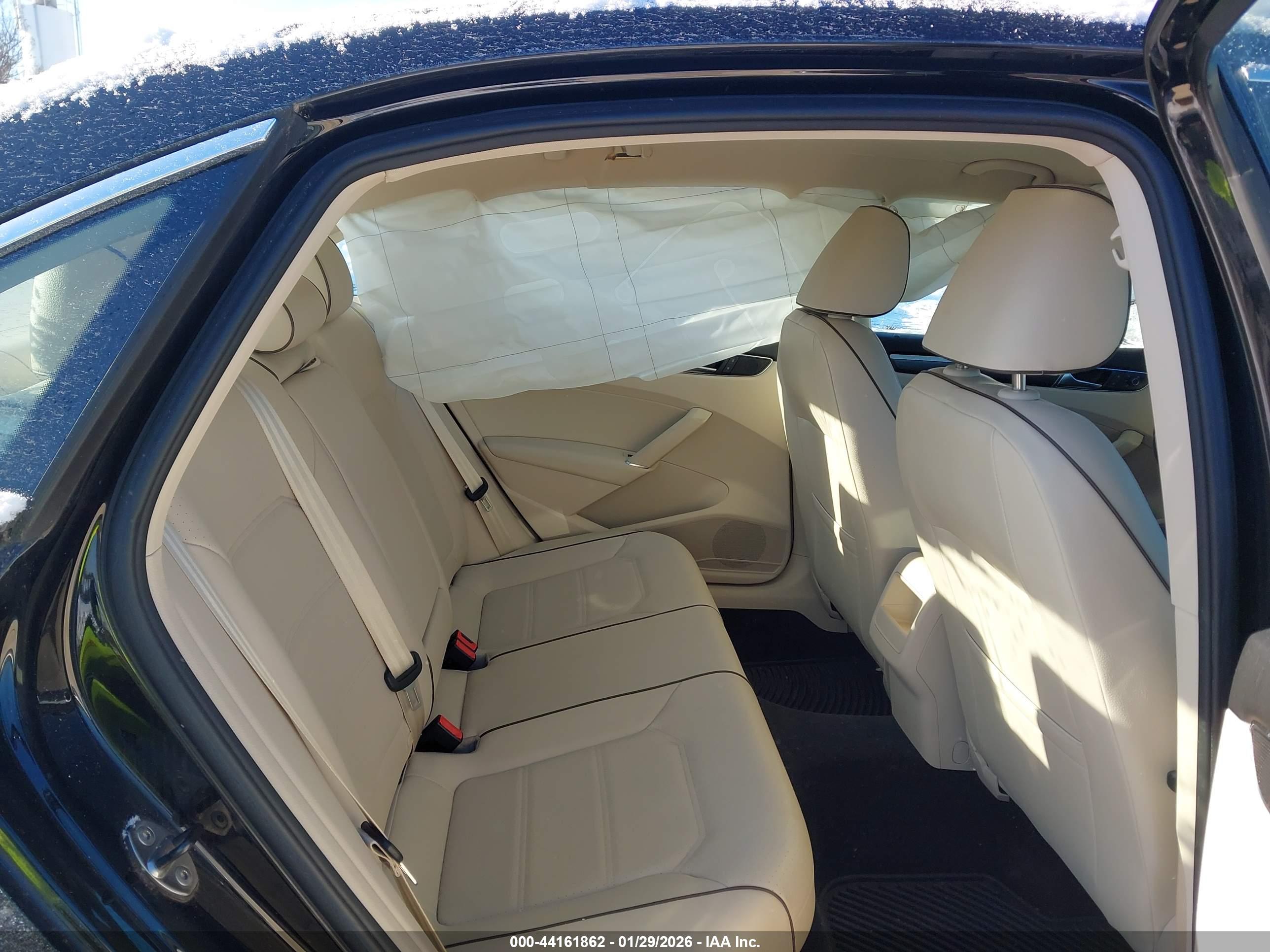 VOLKSWAGEN PASSAT image 8