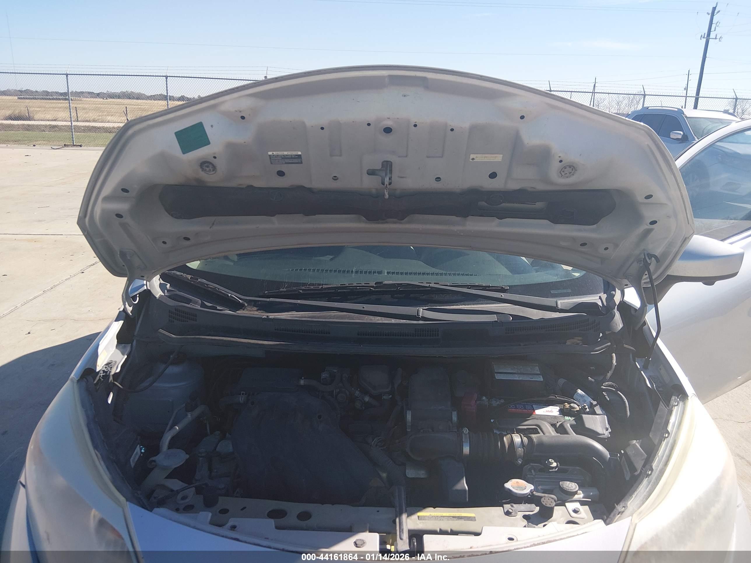 NISSAN VERSA image 10