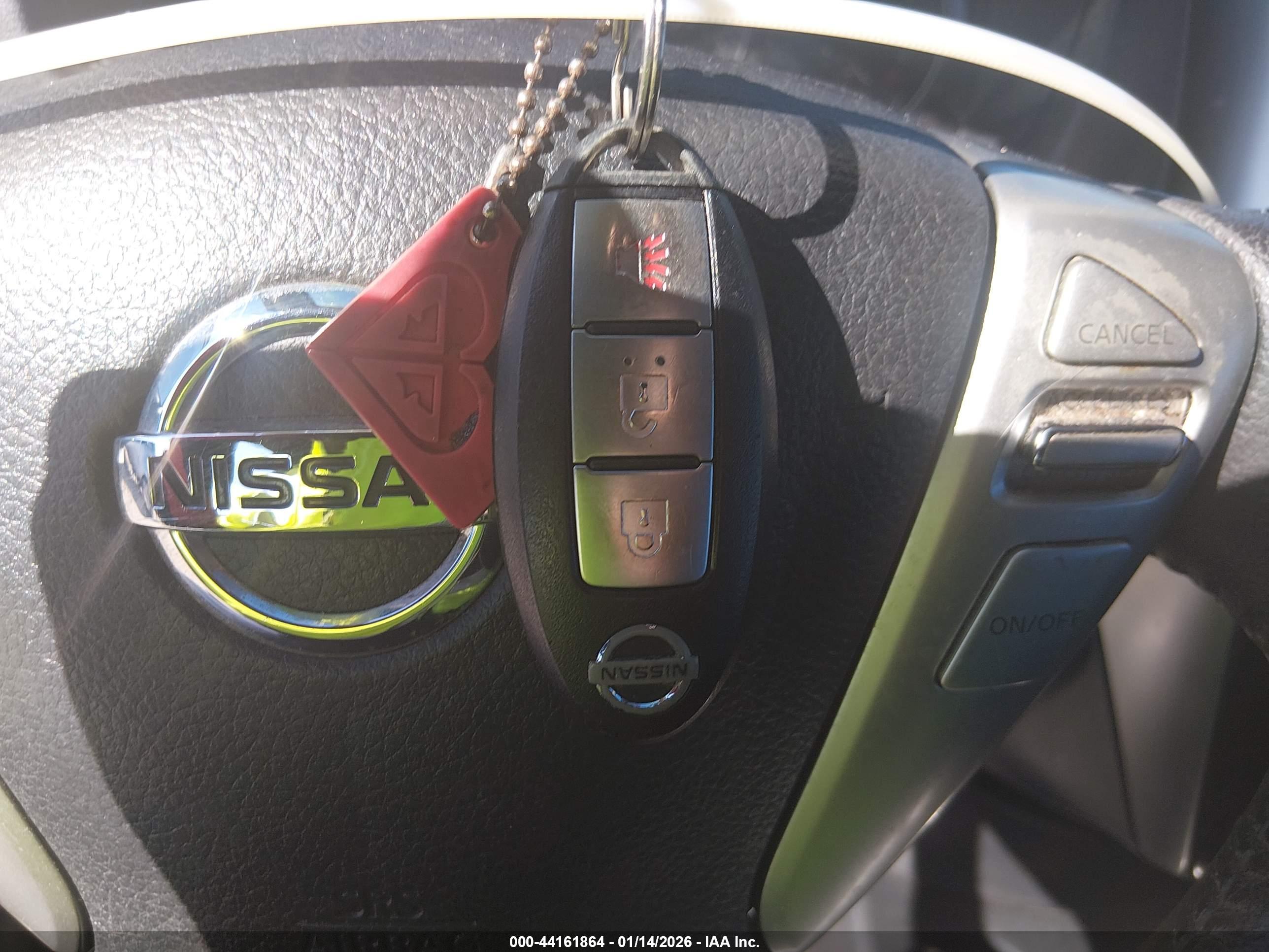 NISSAN VERSA image 11
