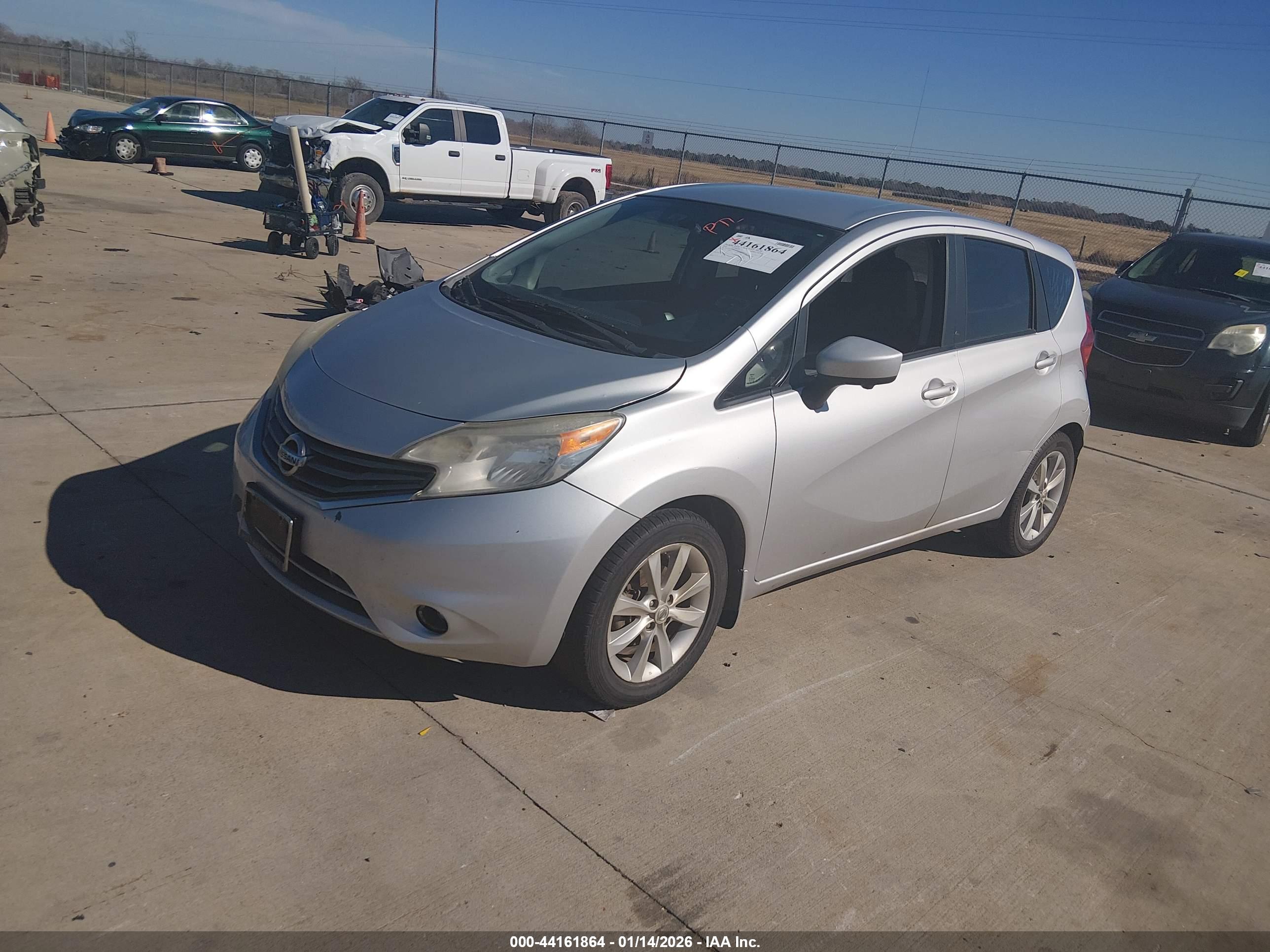 NISSAN VERSA image 2