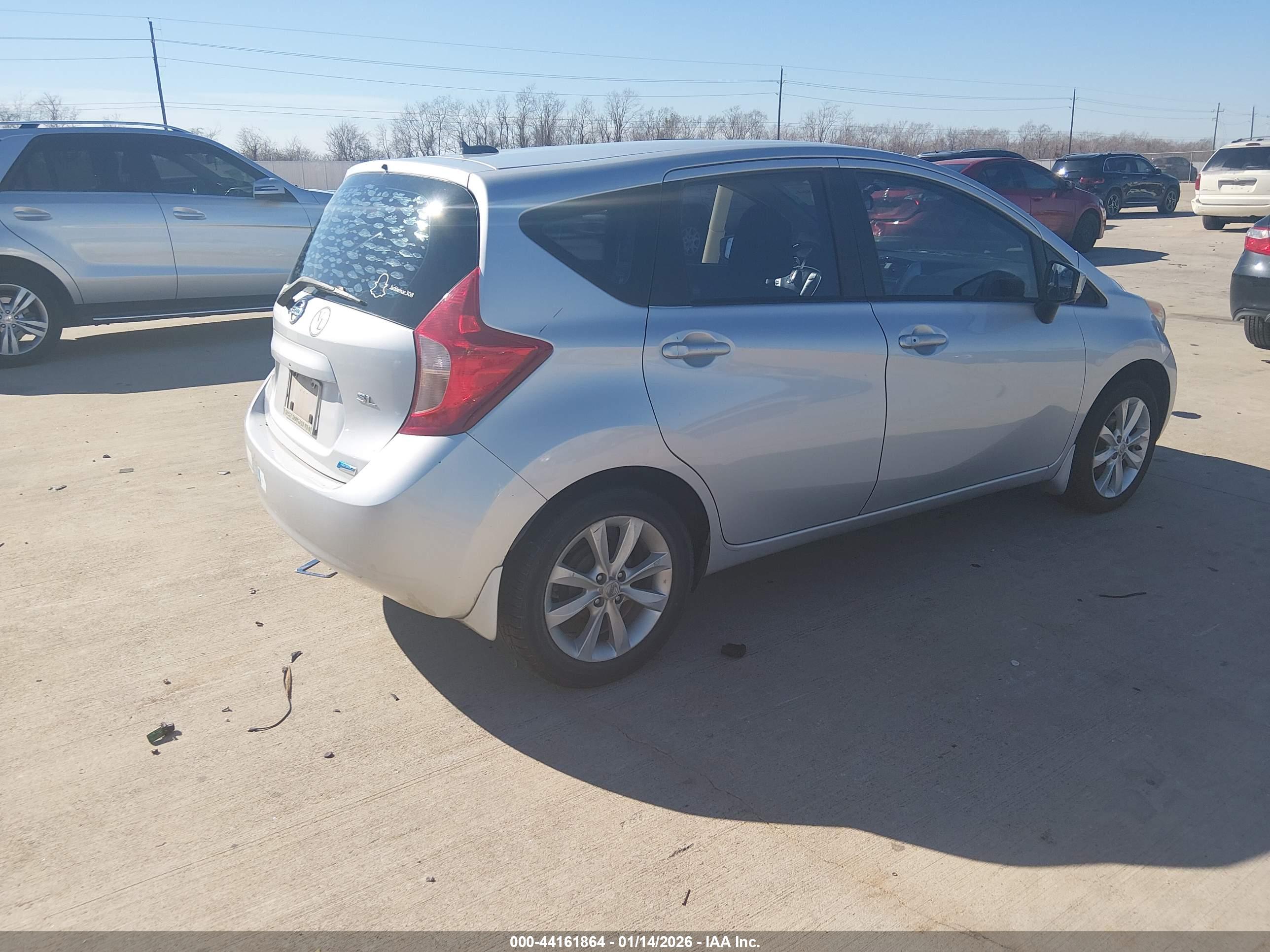 NISSAN VERSA image 4