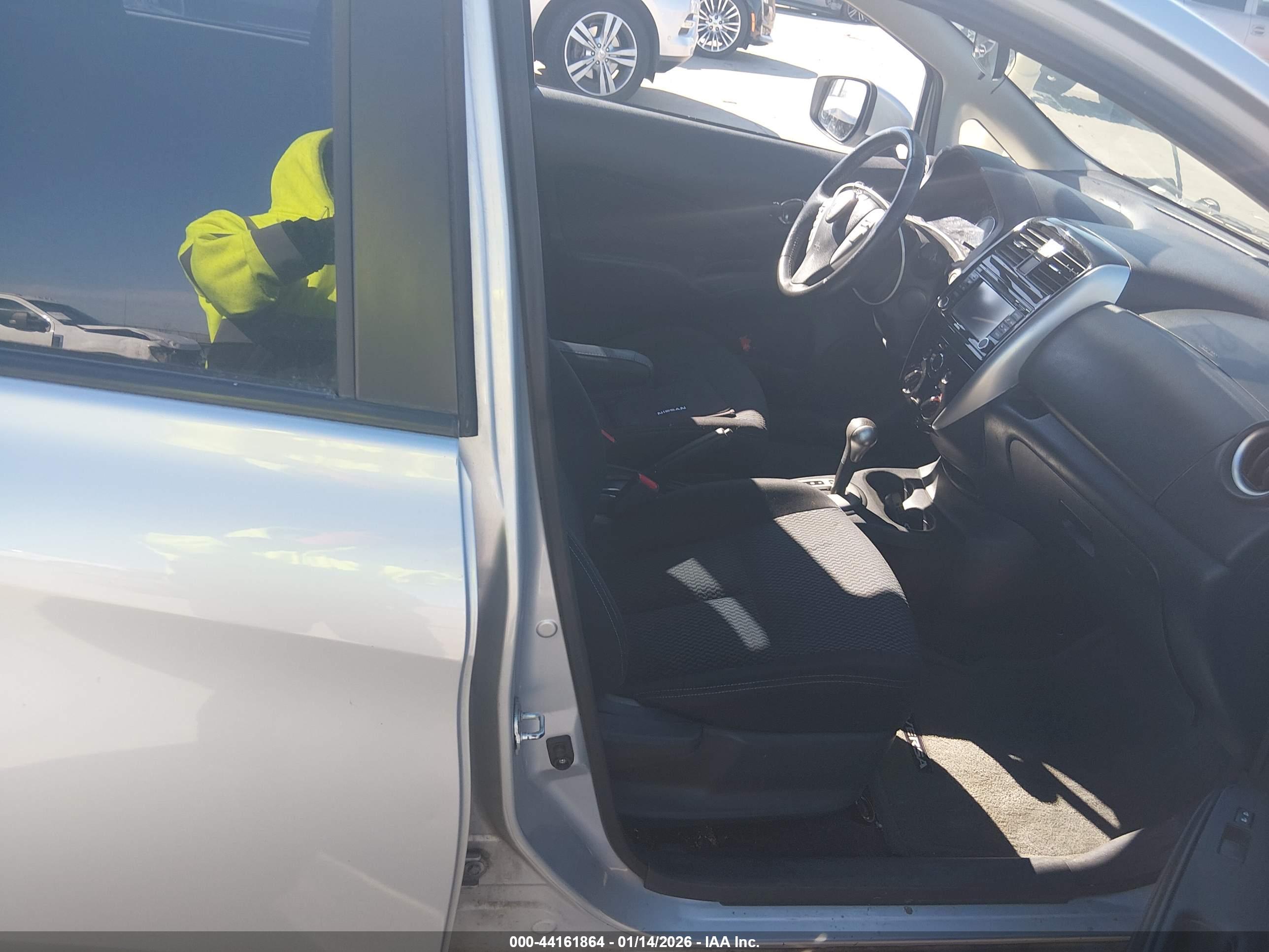 NISSAN VERSA image 5