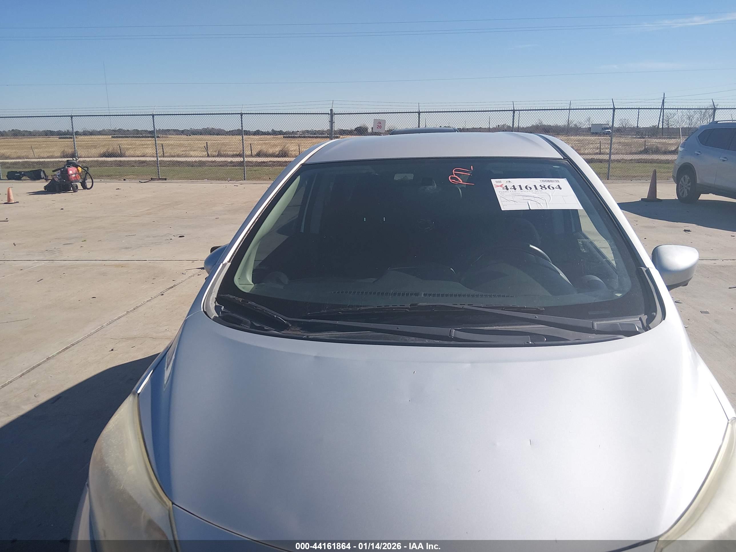 NISSAN VERSA image 6