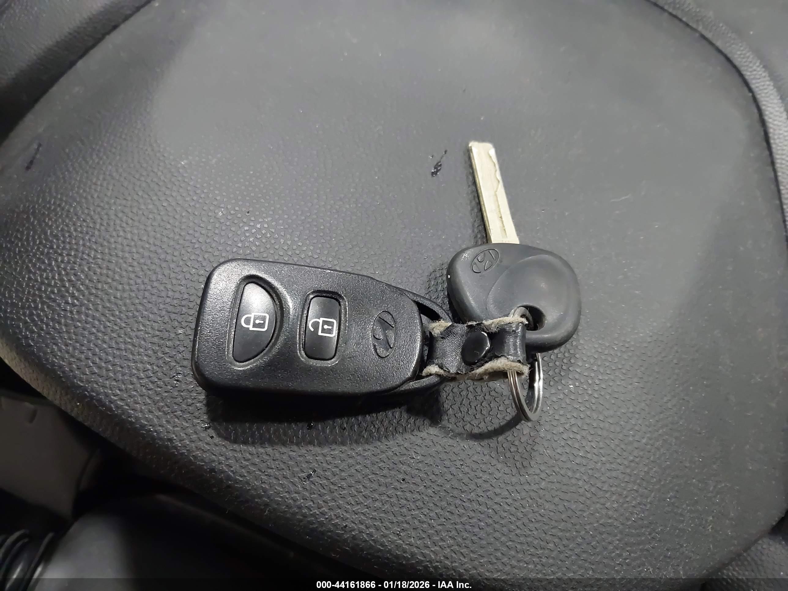 HYUNDAI TUCSON image 11