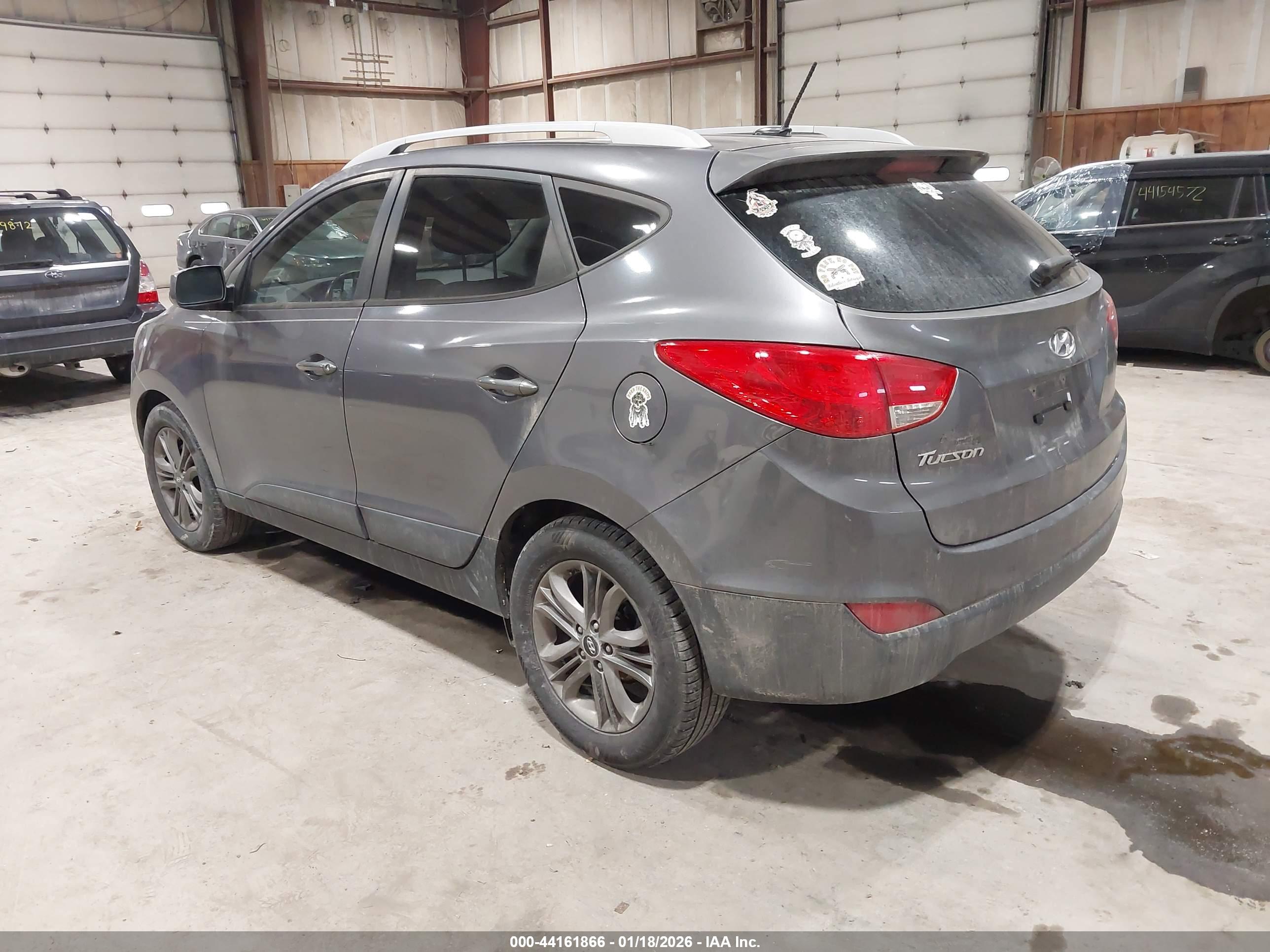 HYUNDAI TUCSON image 3