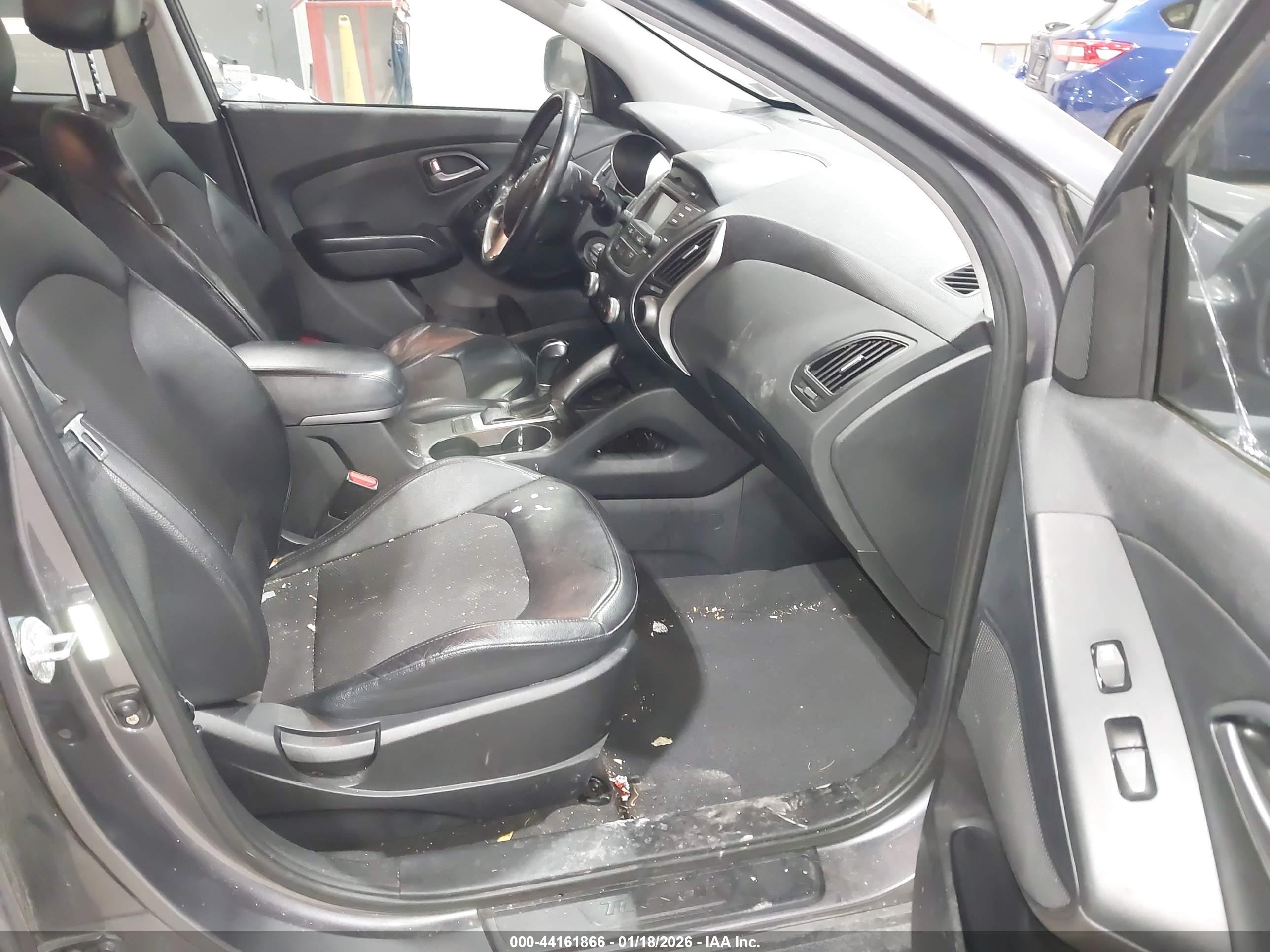 HYUNDAI TUCSON image 5