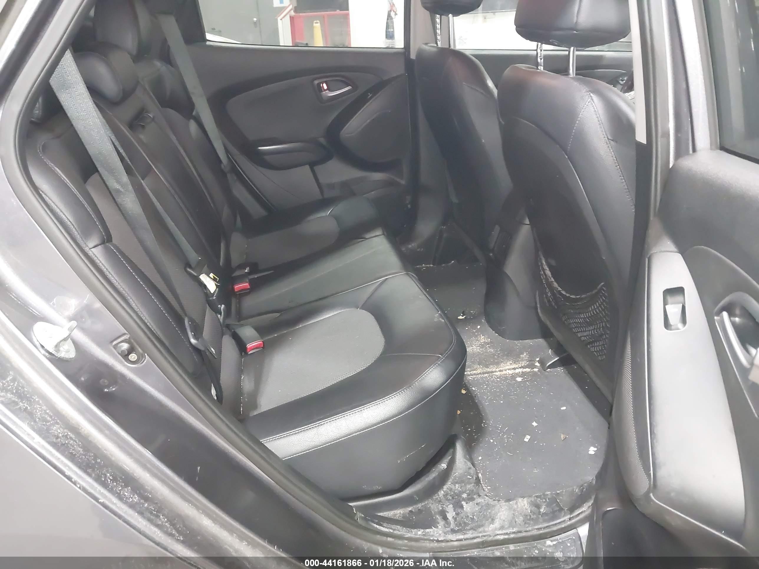 HYUNDAI TUCSON image 8