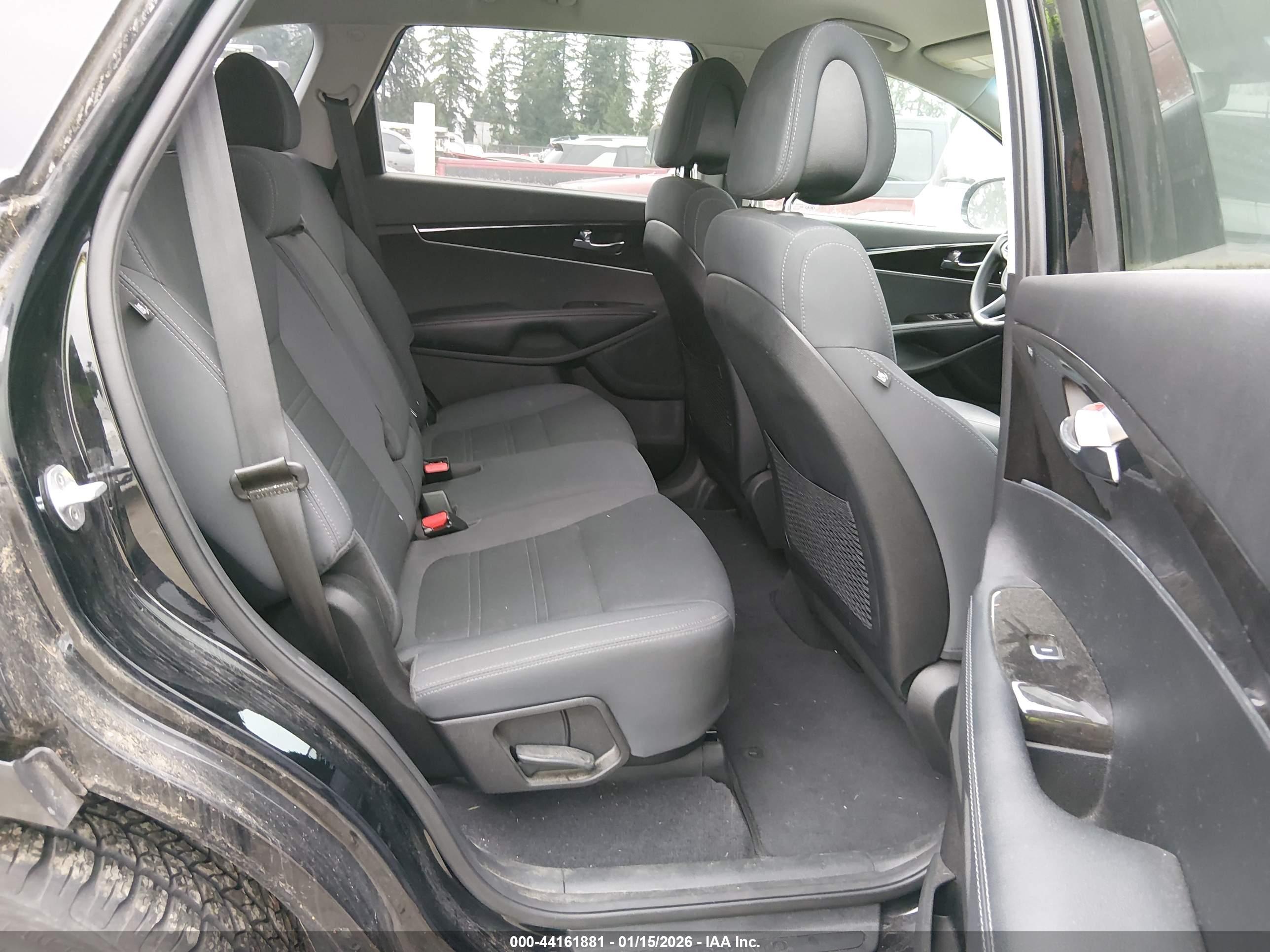KIA SORENTO image 8