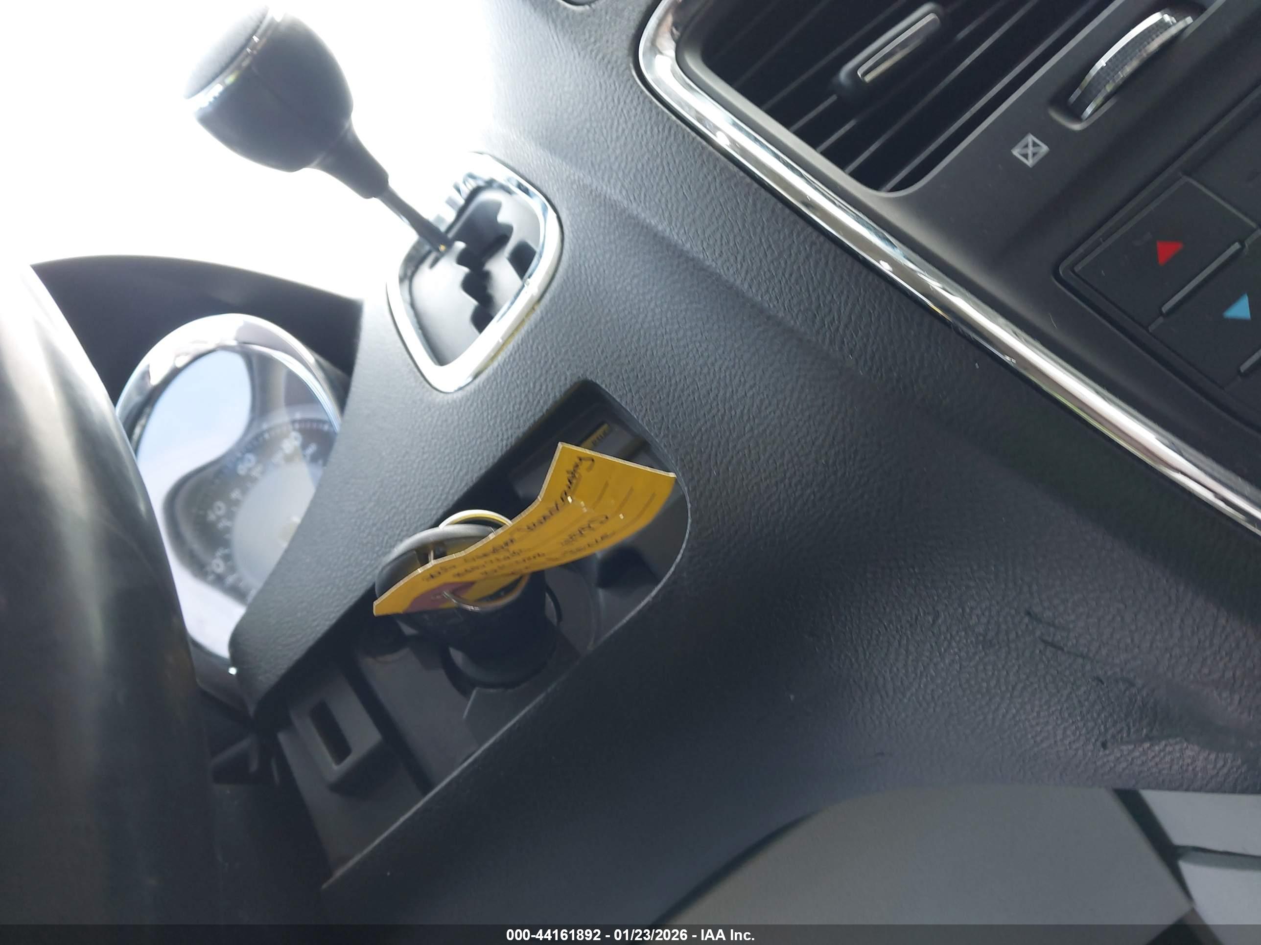 CHRYSLER TOWN image 11