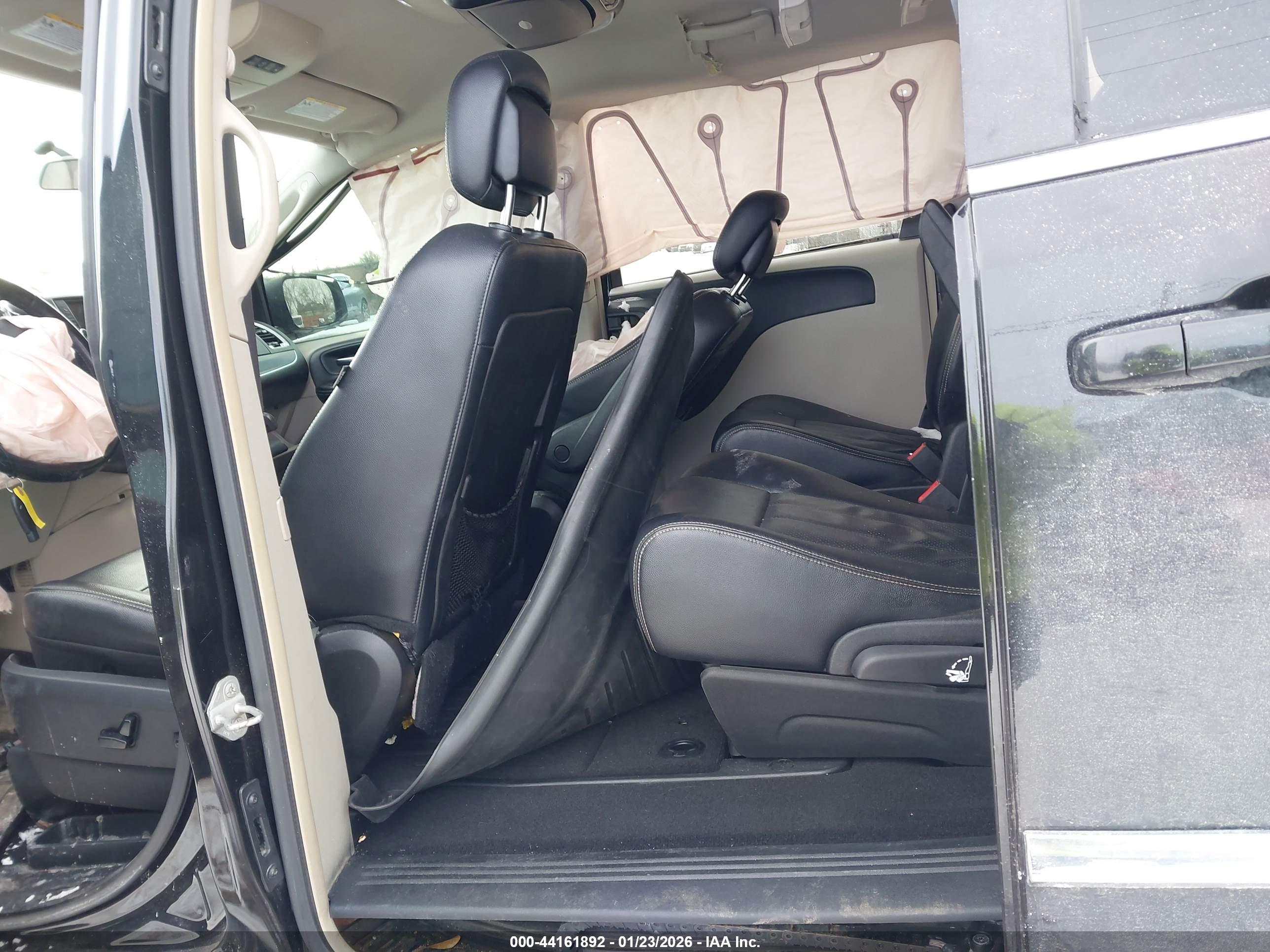 CHRYSLER TOWN image 8