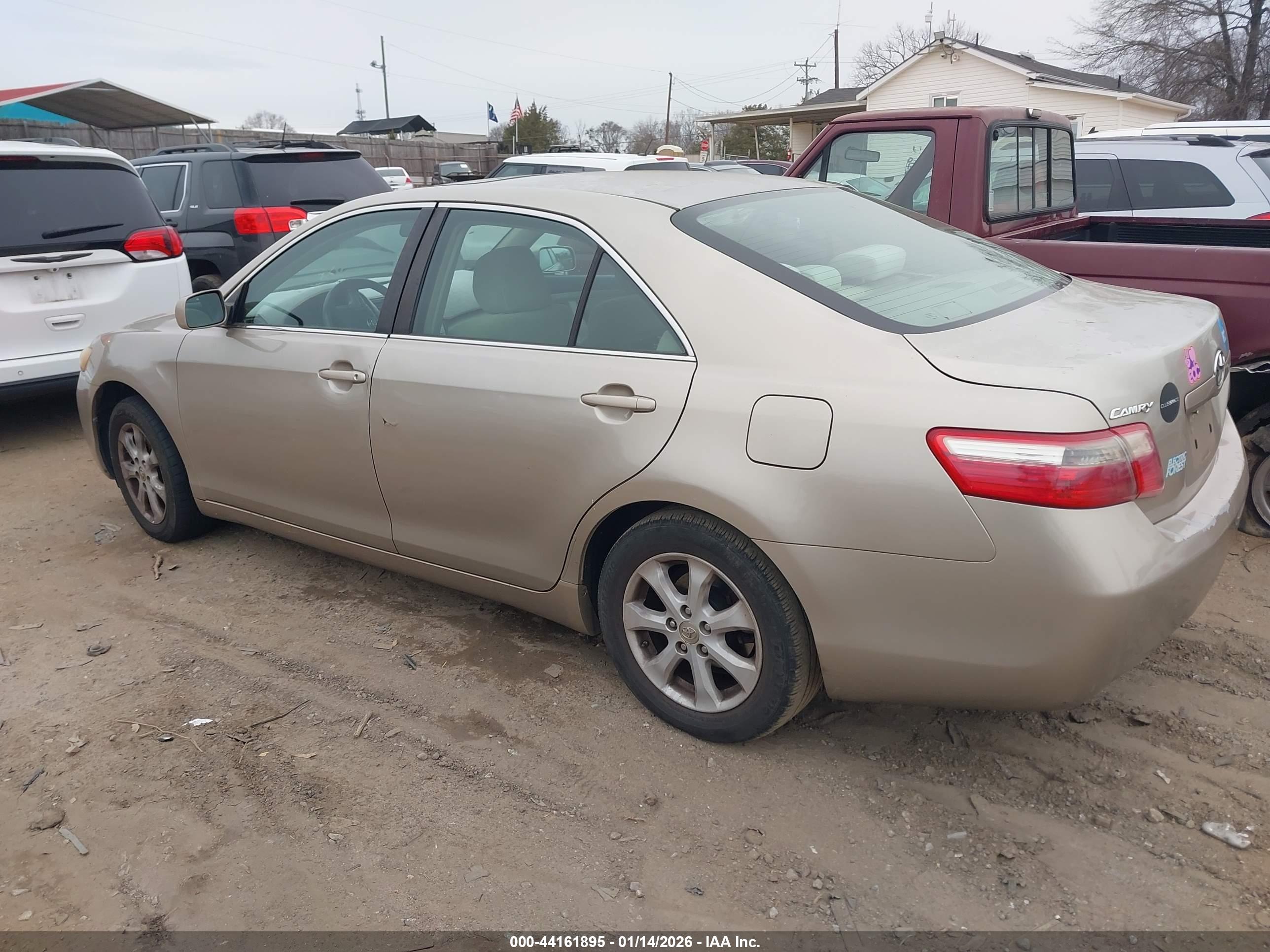 TOYOTA CAMRY image 3