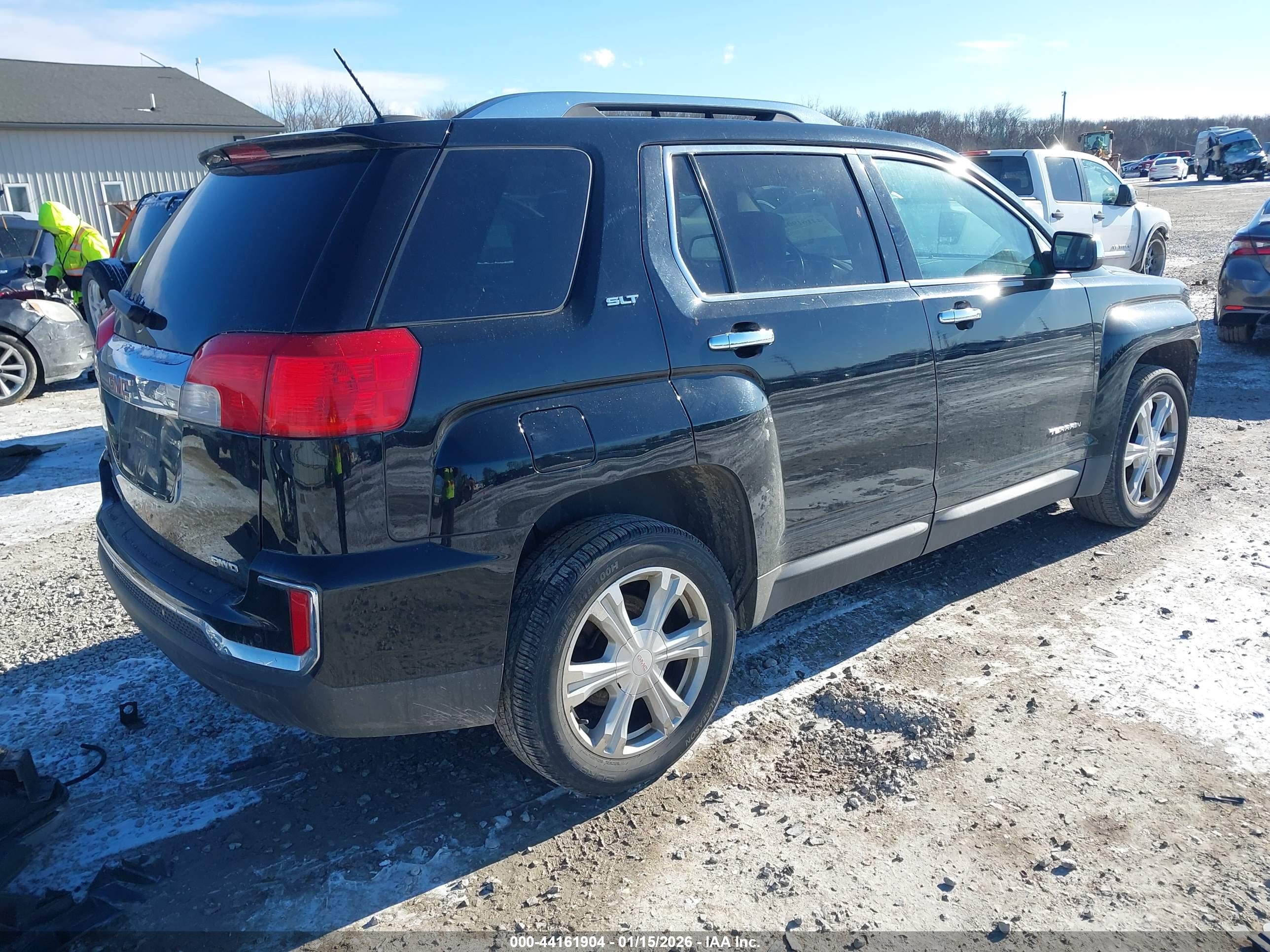 GMC TERRAIN image 4