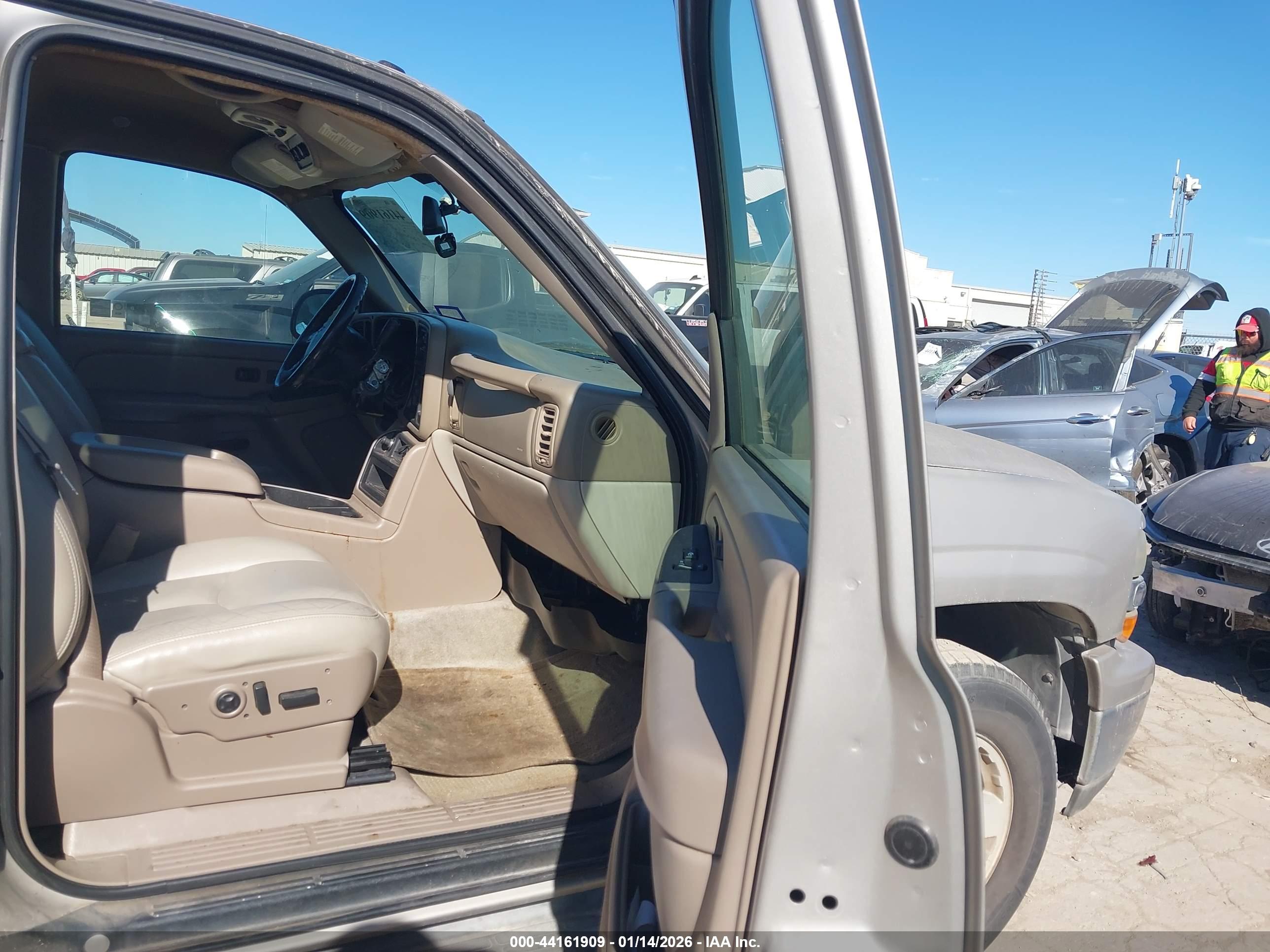 CHEVROLET TAHOE image 5