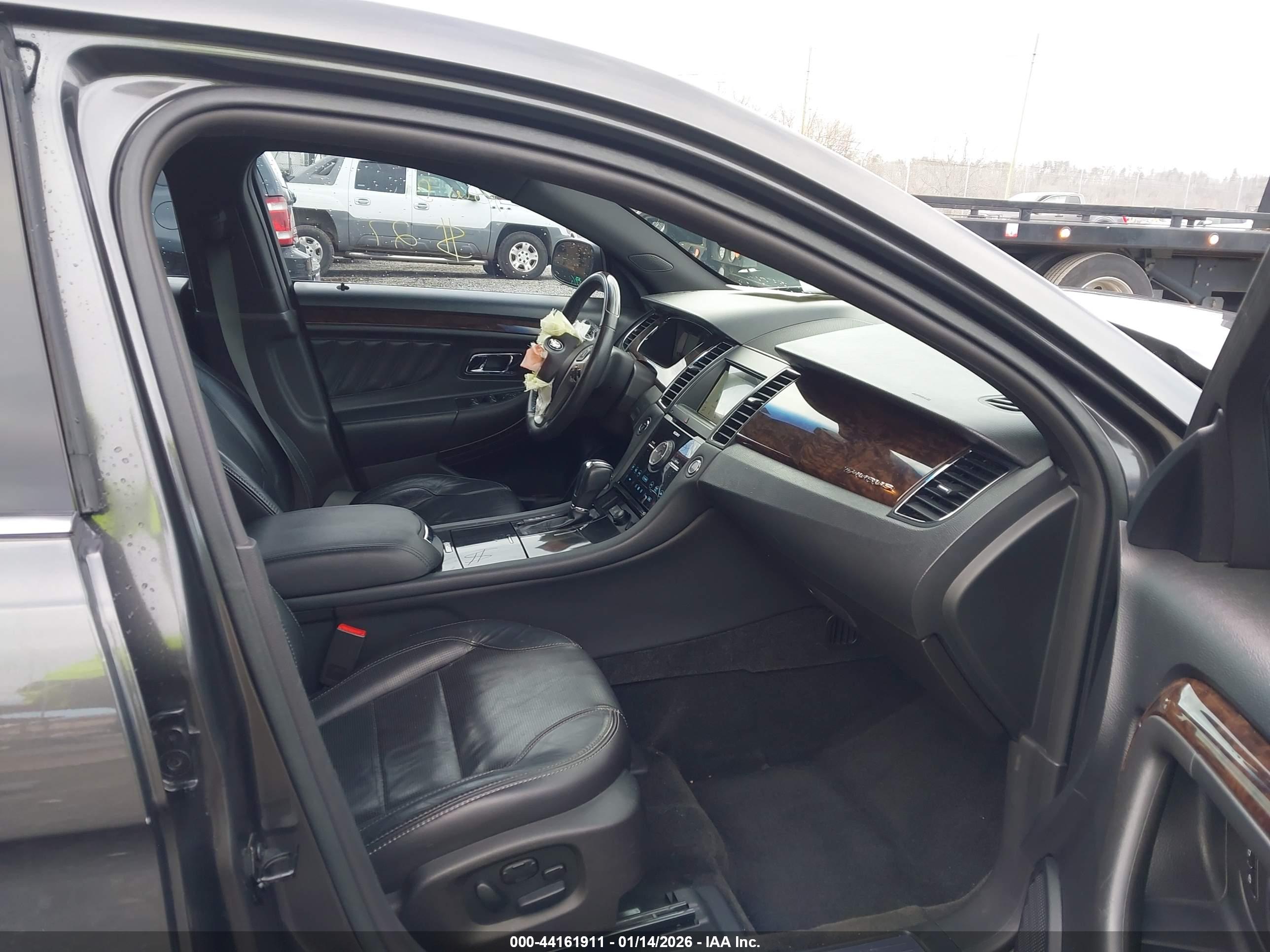 FORD TAURUS image 5