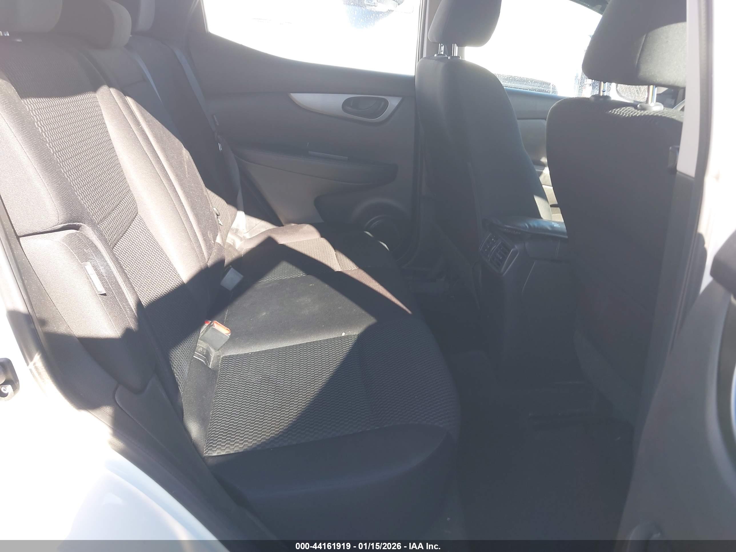 NISSAN ROGUE image 8