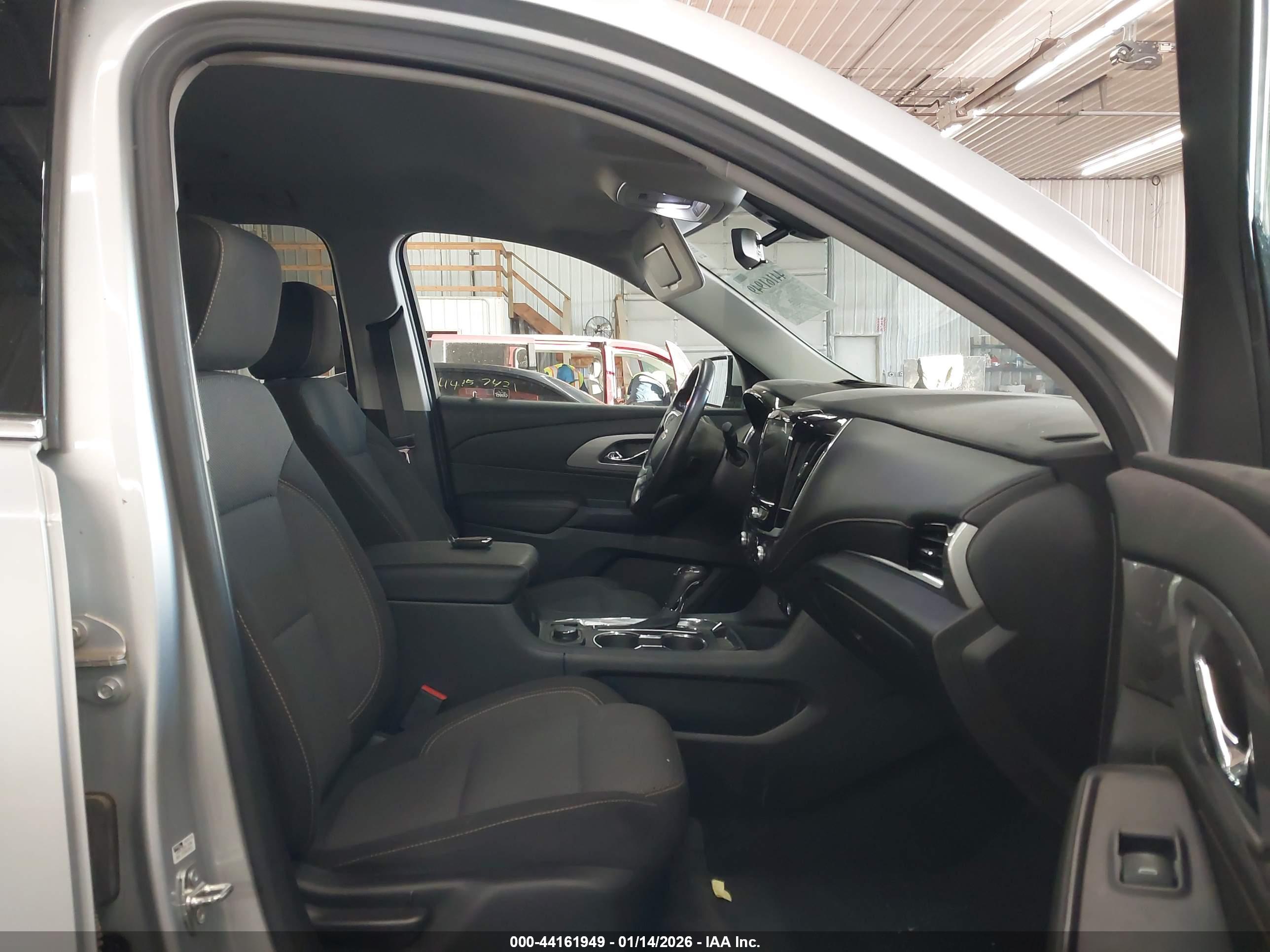 CHEVROLET TRAVERSE image 5