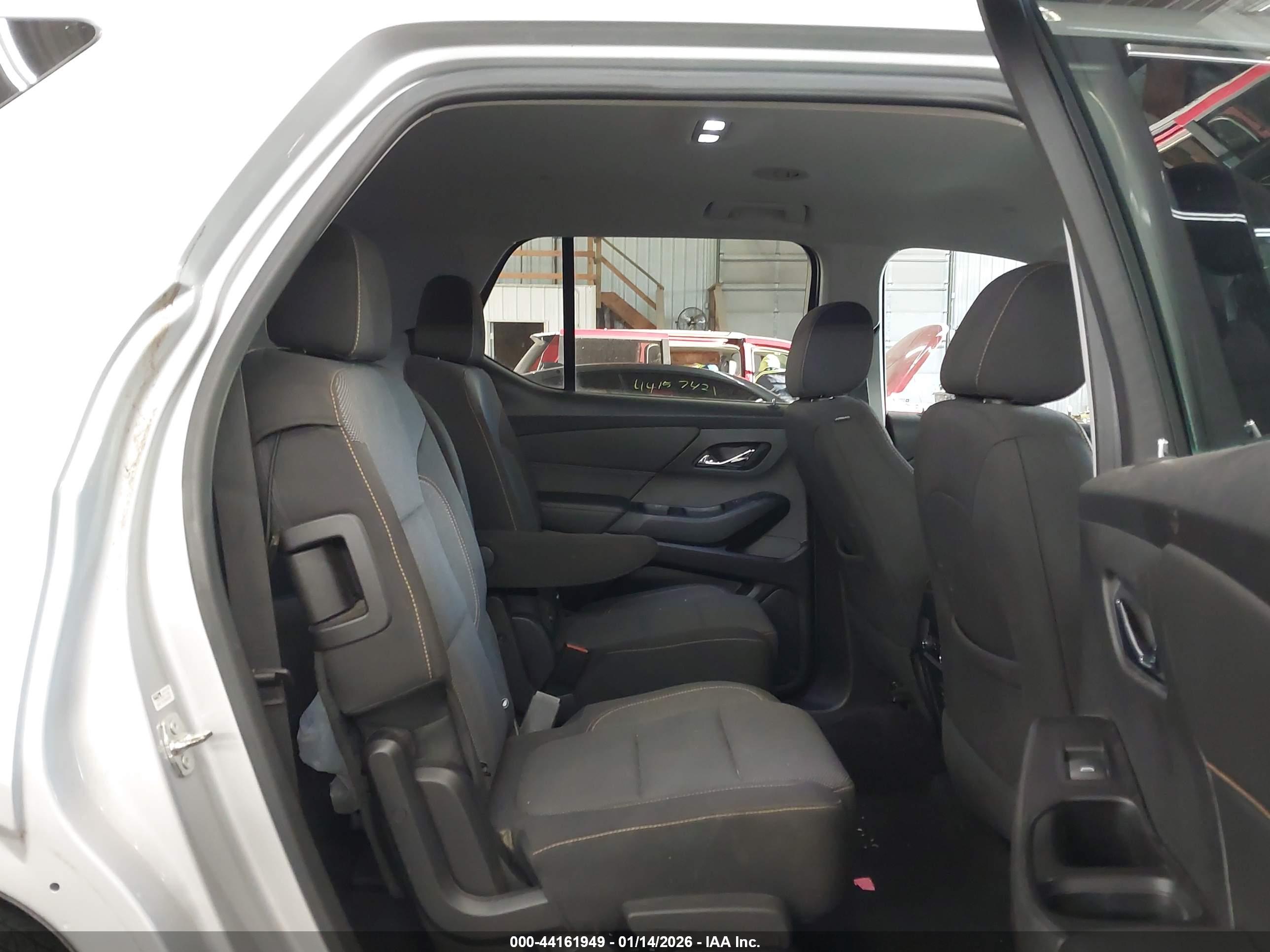 CHEVROLET TRAVERSE image 8
