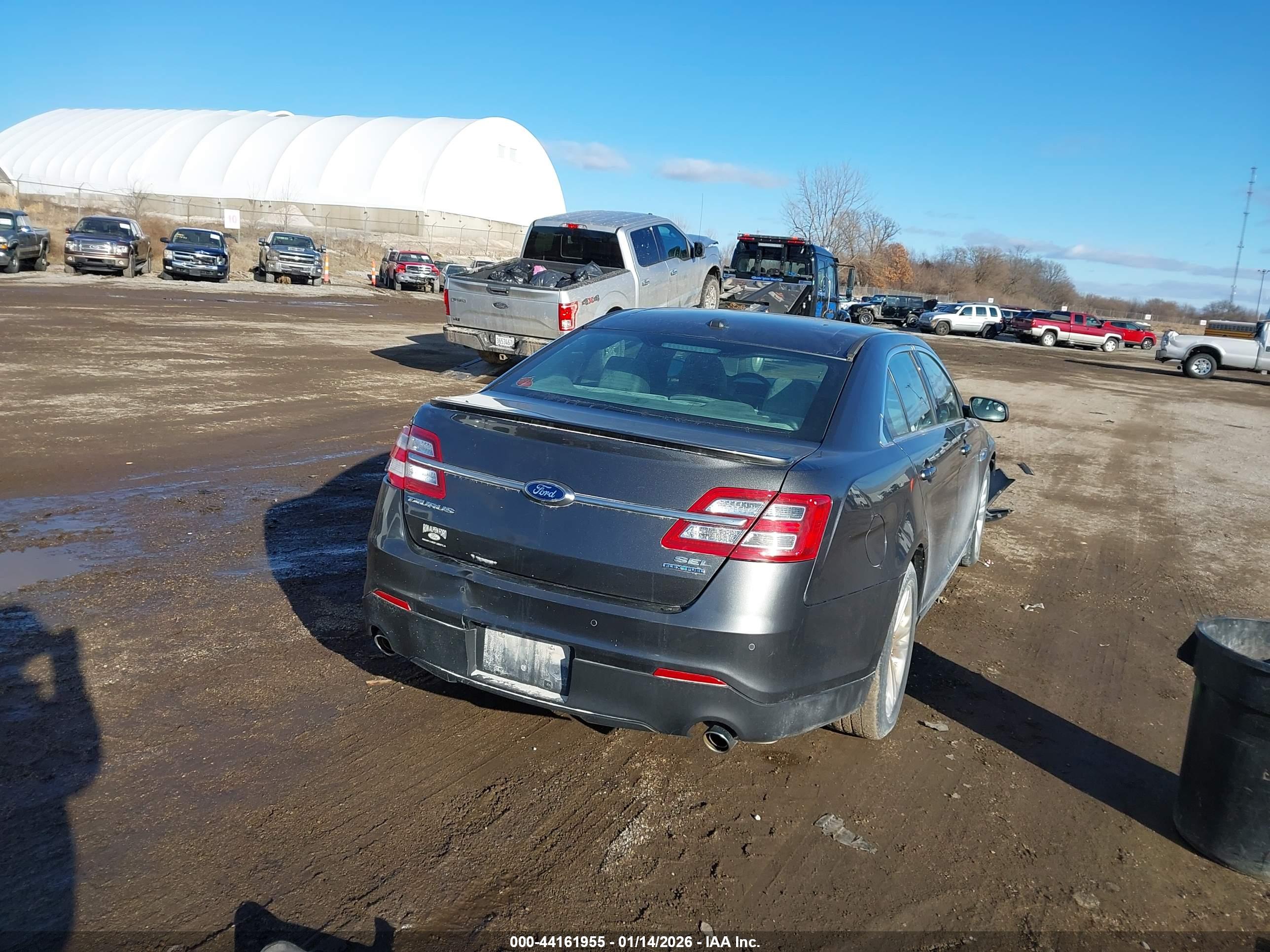 FORD TAURUS image 4