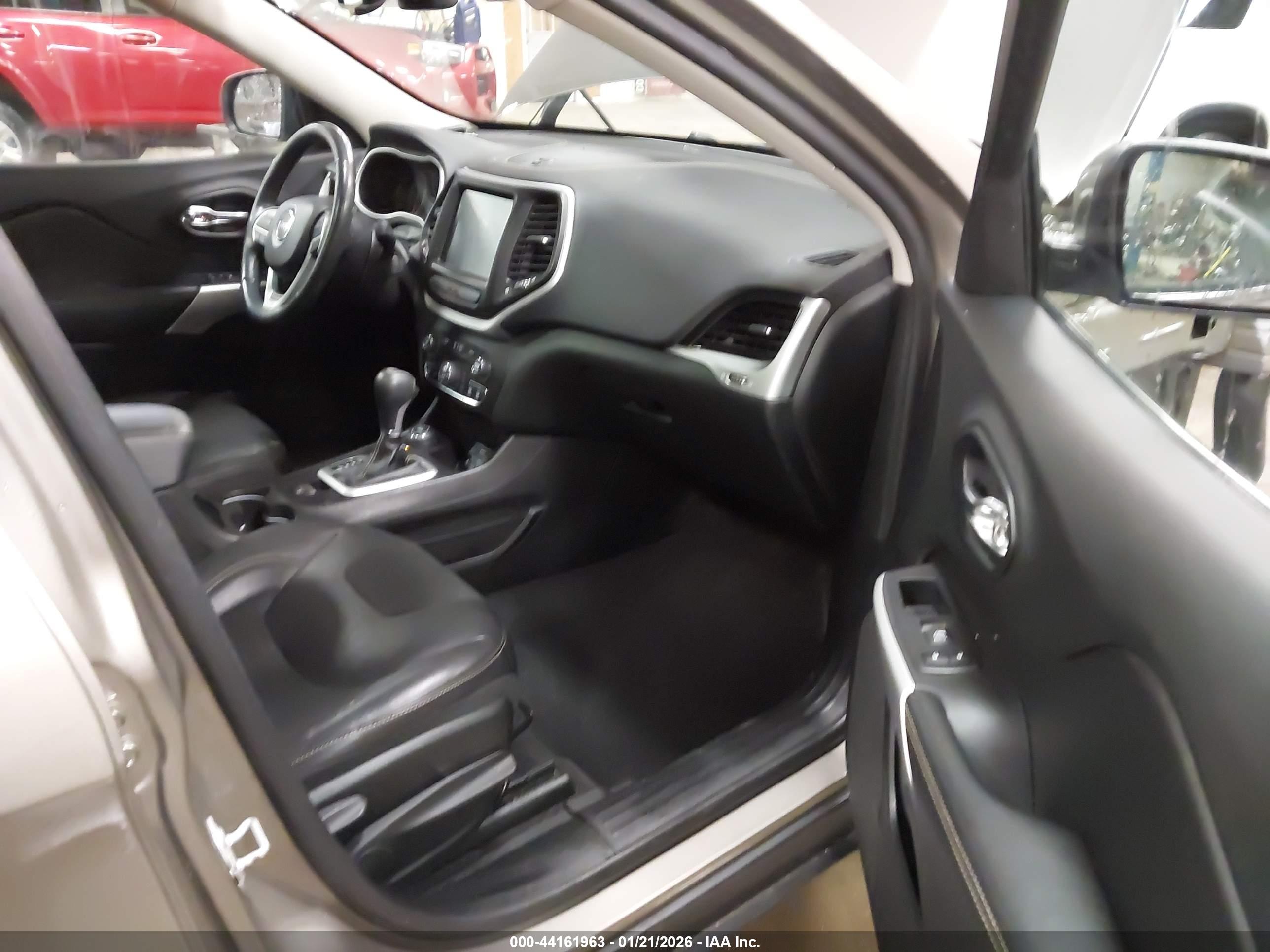 JEEP CHEROKEE image 5