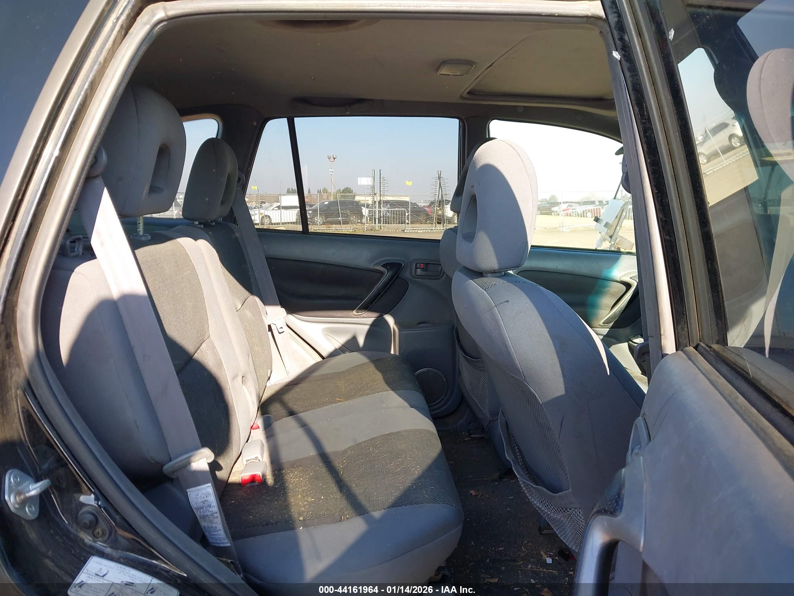 TOYOTA RAV4 image 8