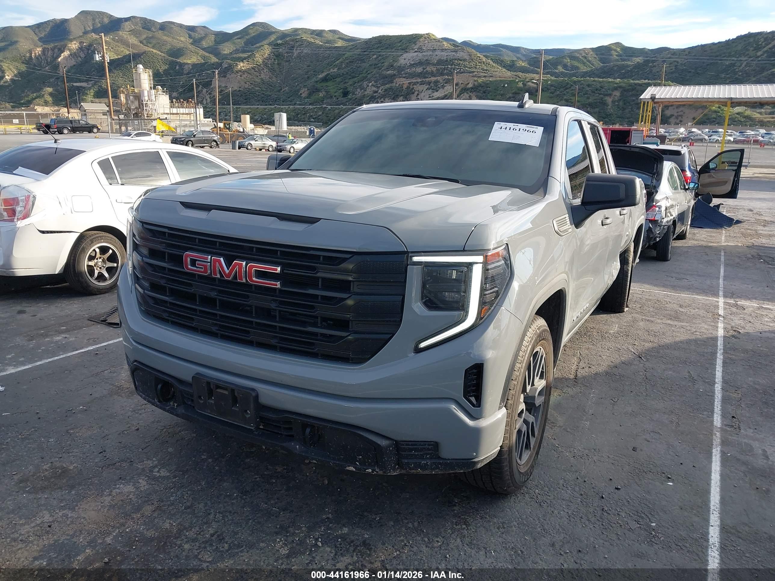 GMC SIERRA image 2