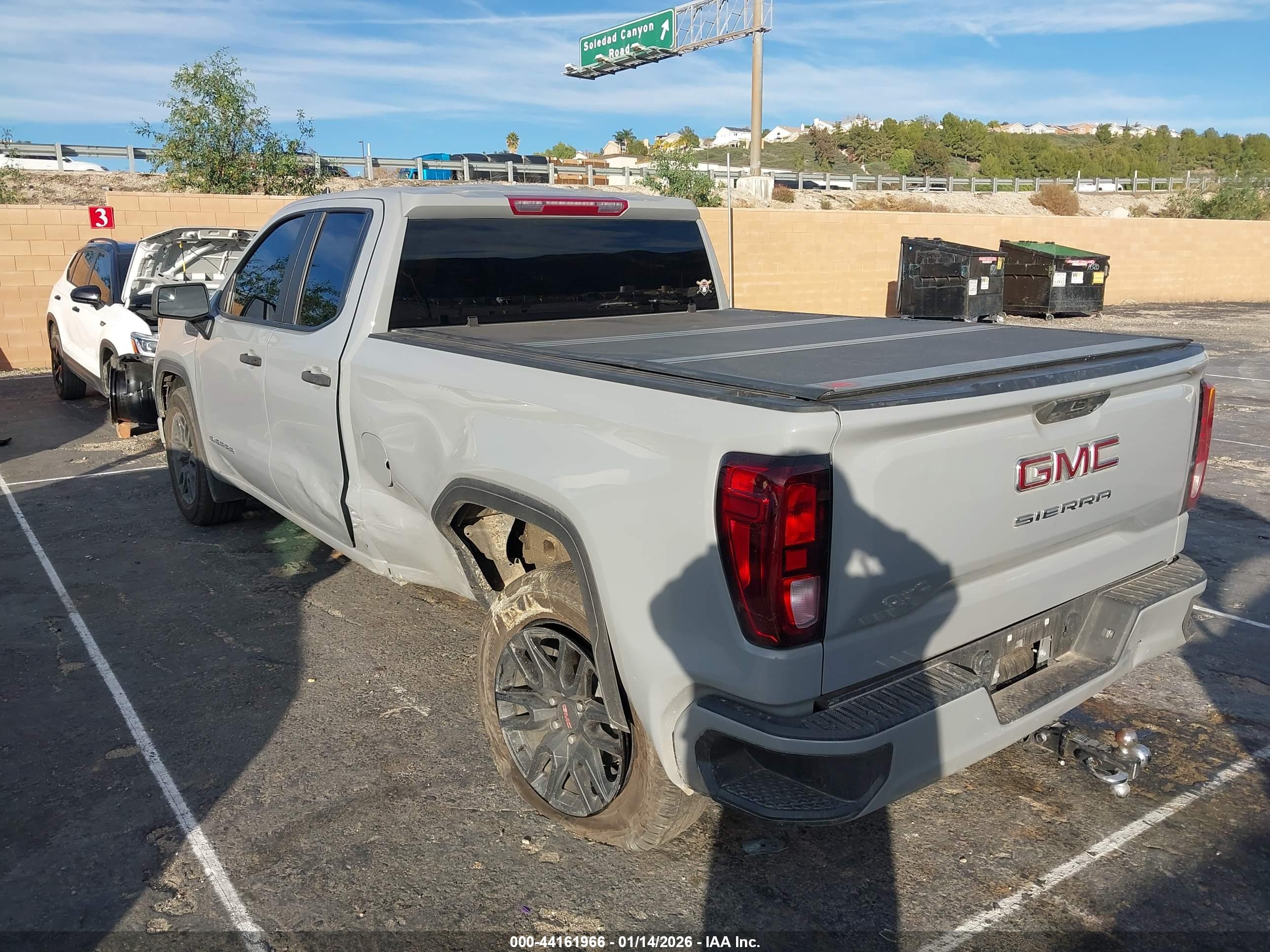 GMC SIERRA image 3
