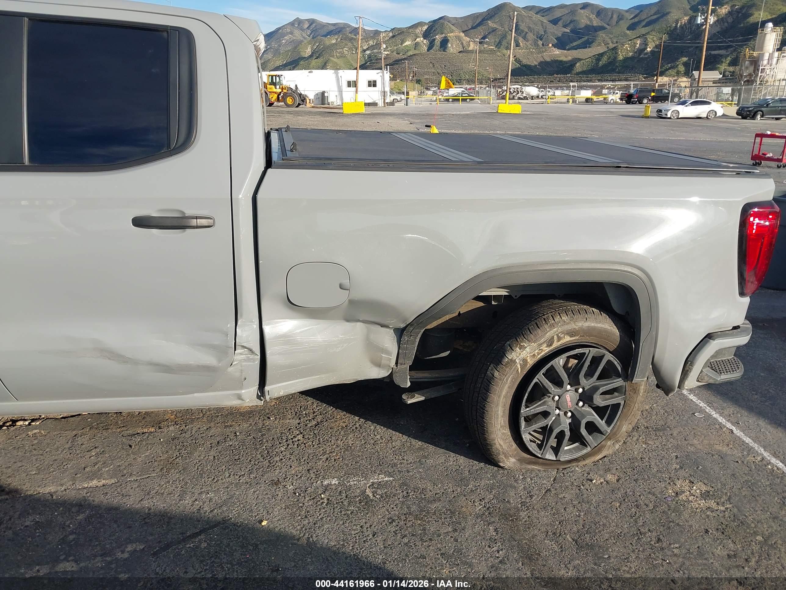 GMC SIERRA image 6