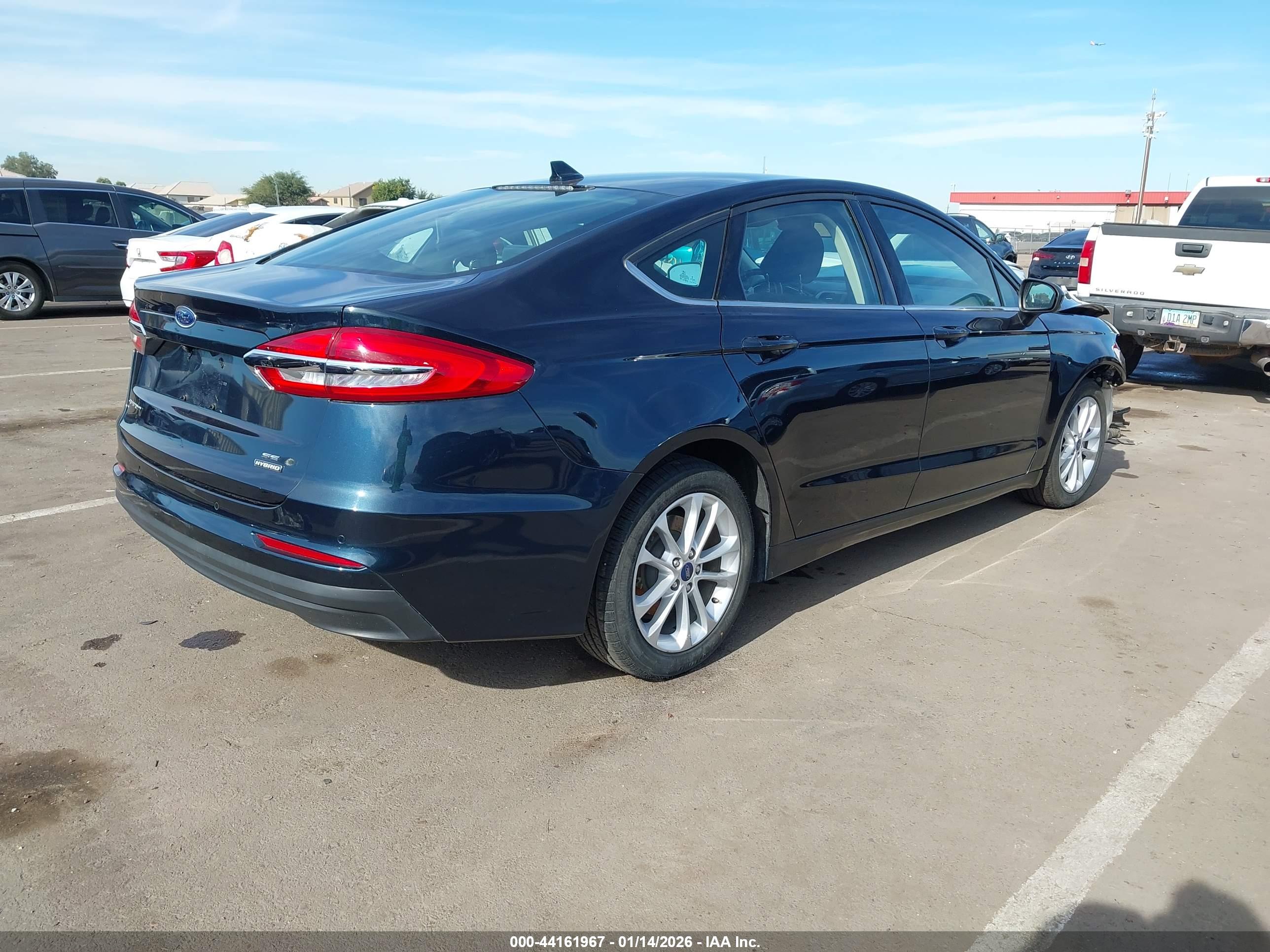 FORD FUSION image 4