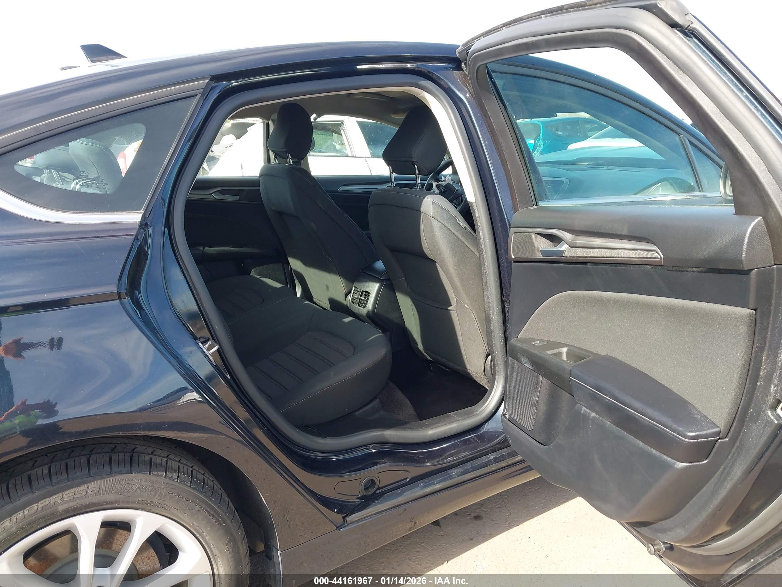 FORD FUSION image 8