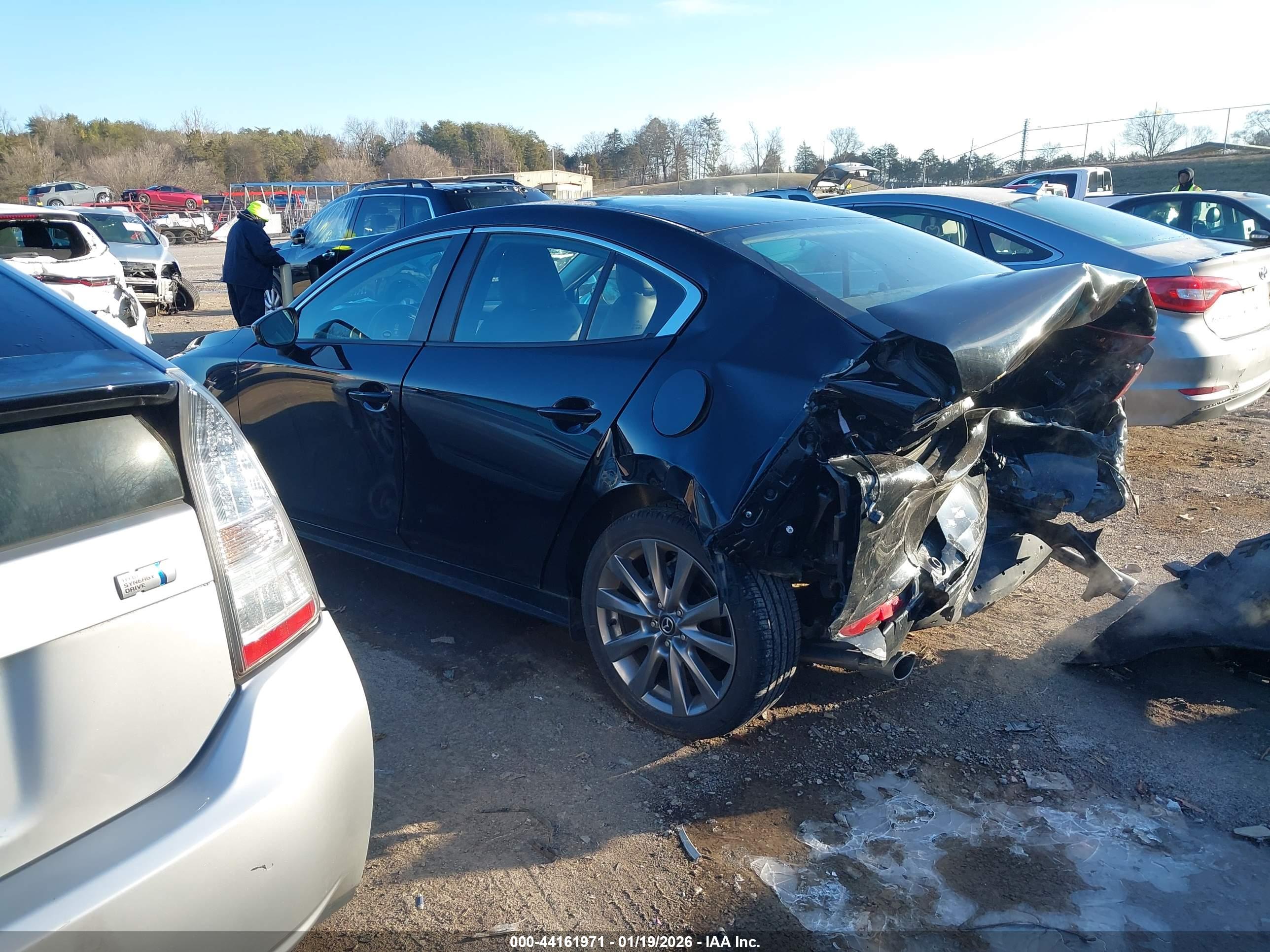 MAZDA MAZDA3 image 3