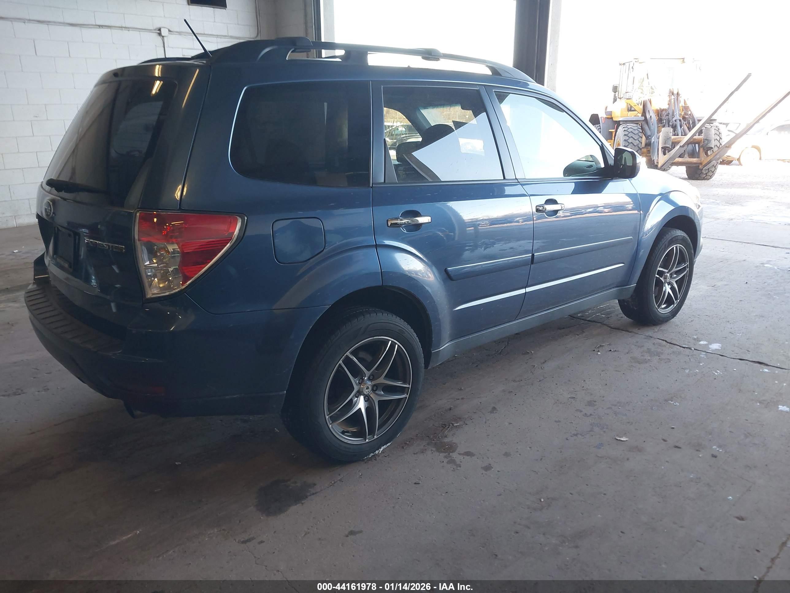 SUBARU FORESTER image 4