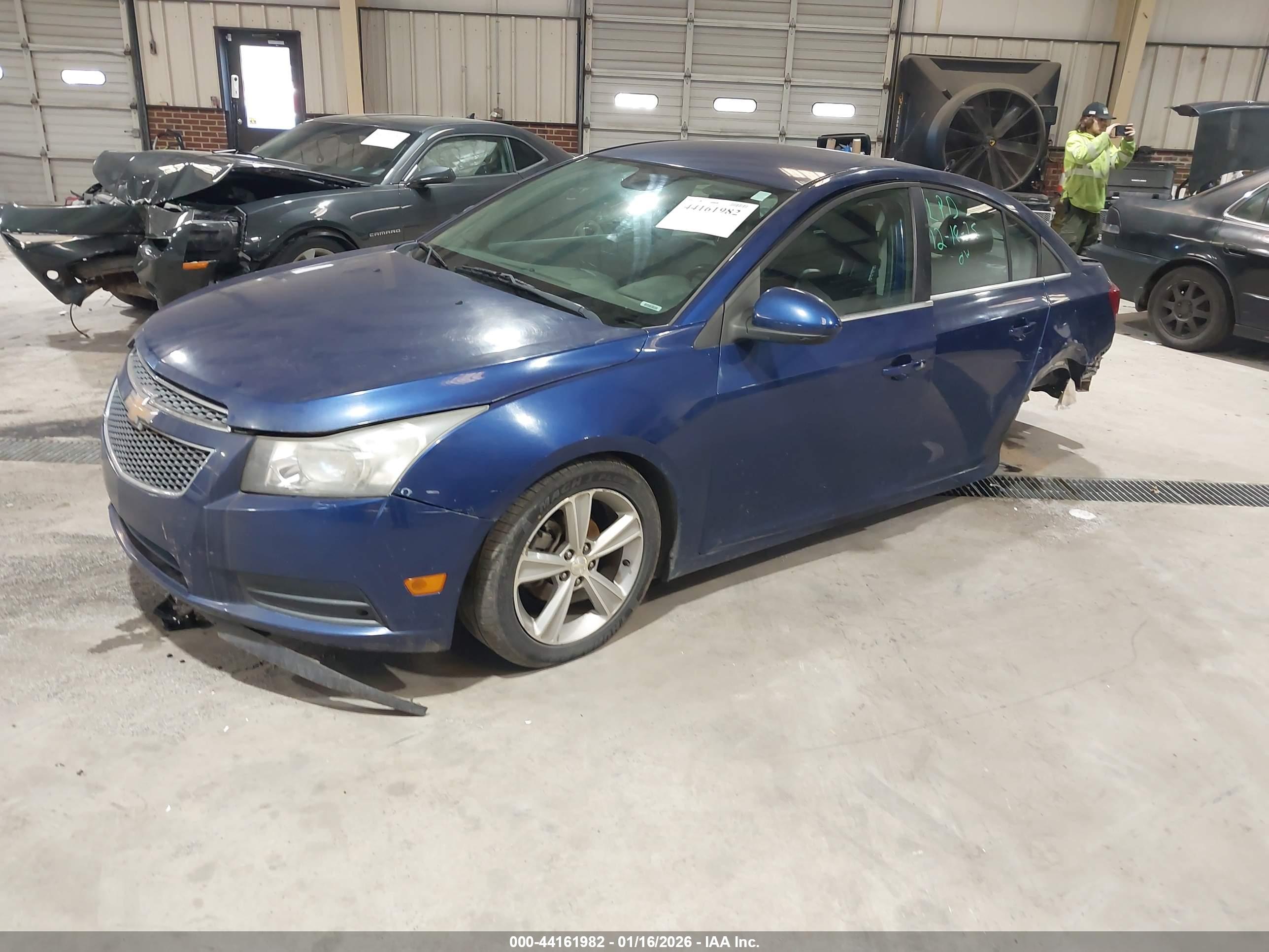 CHEVROLET CRUZE image 2