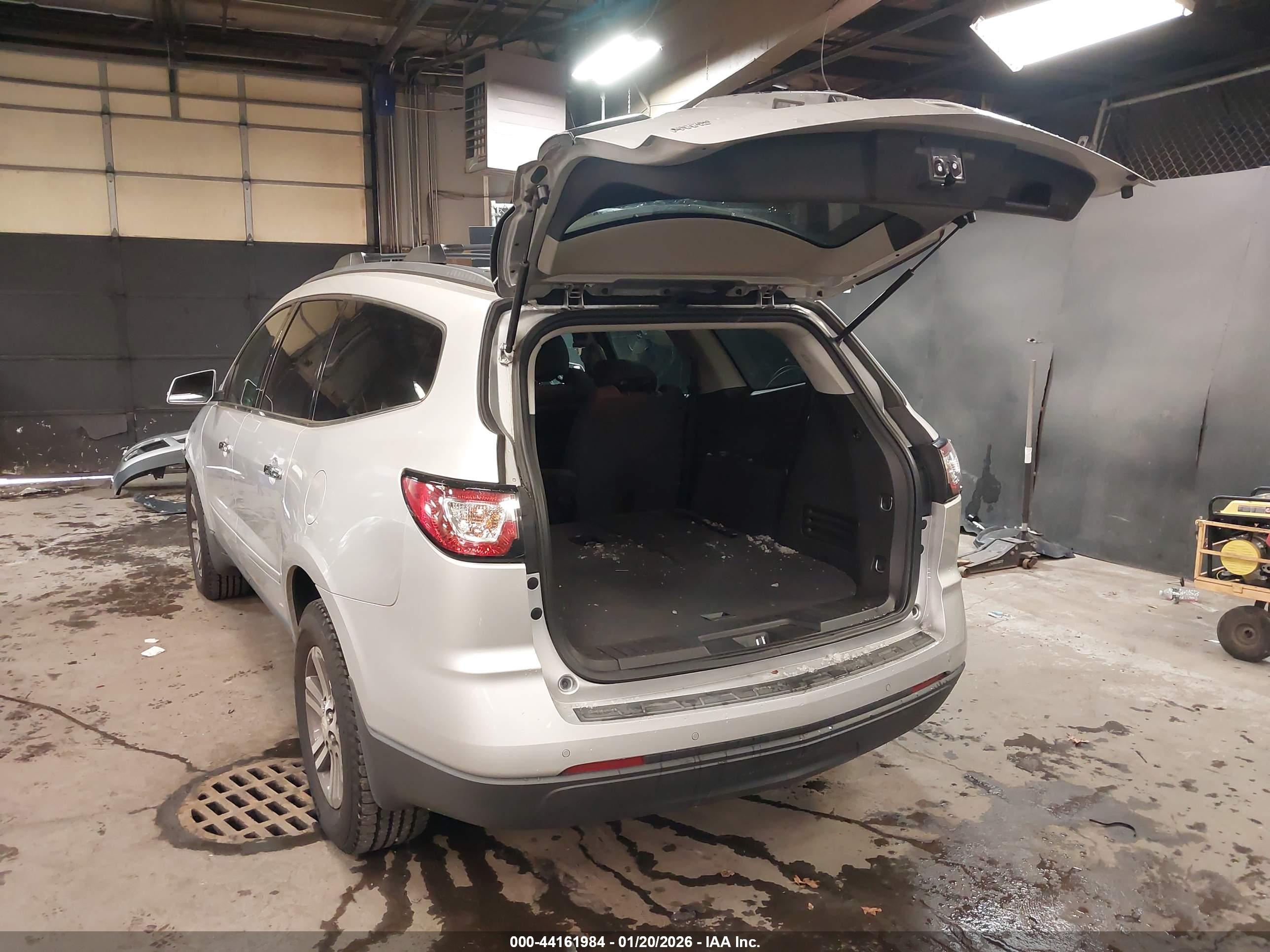 CHEVROLET TRAVERSE image 3