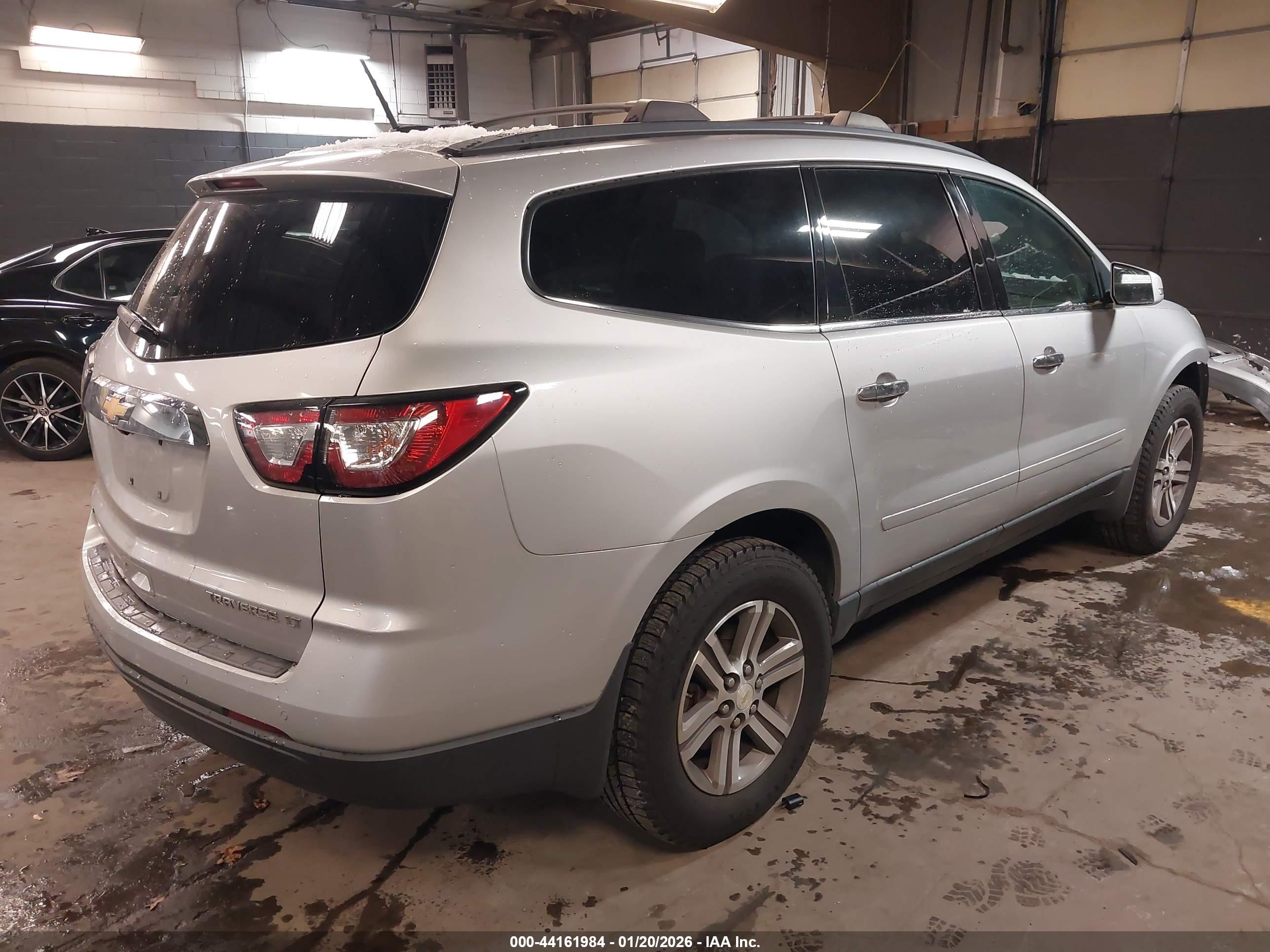 CHEVROLET TRAVERSE image 4