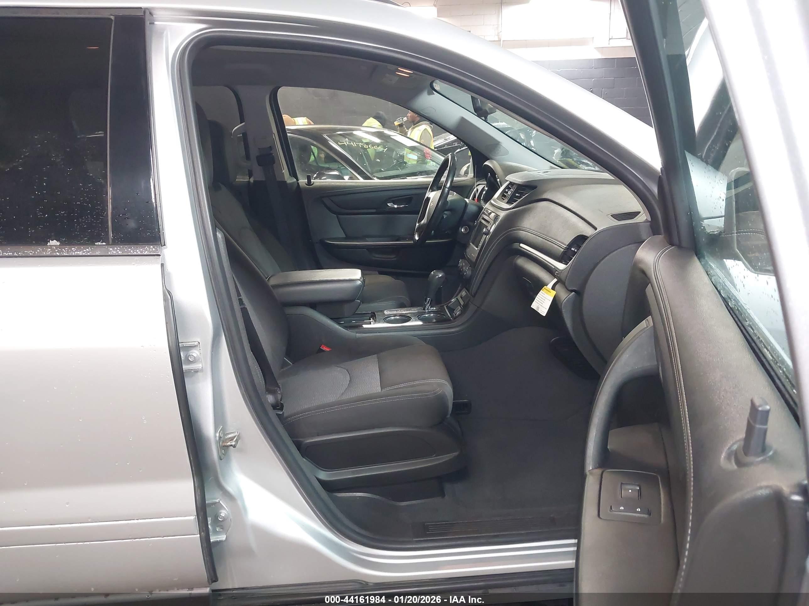 CHEVROLET TRAVERSE image 5