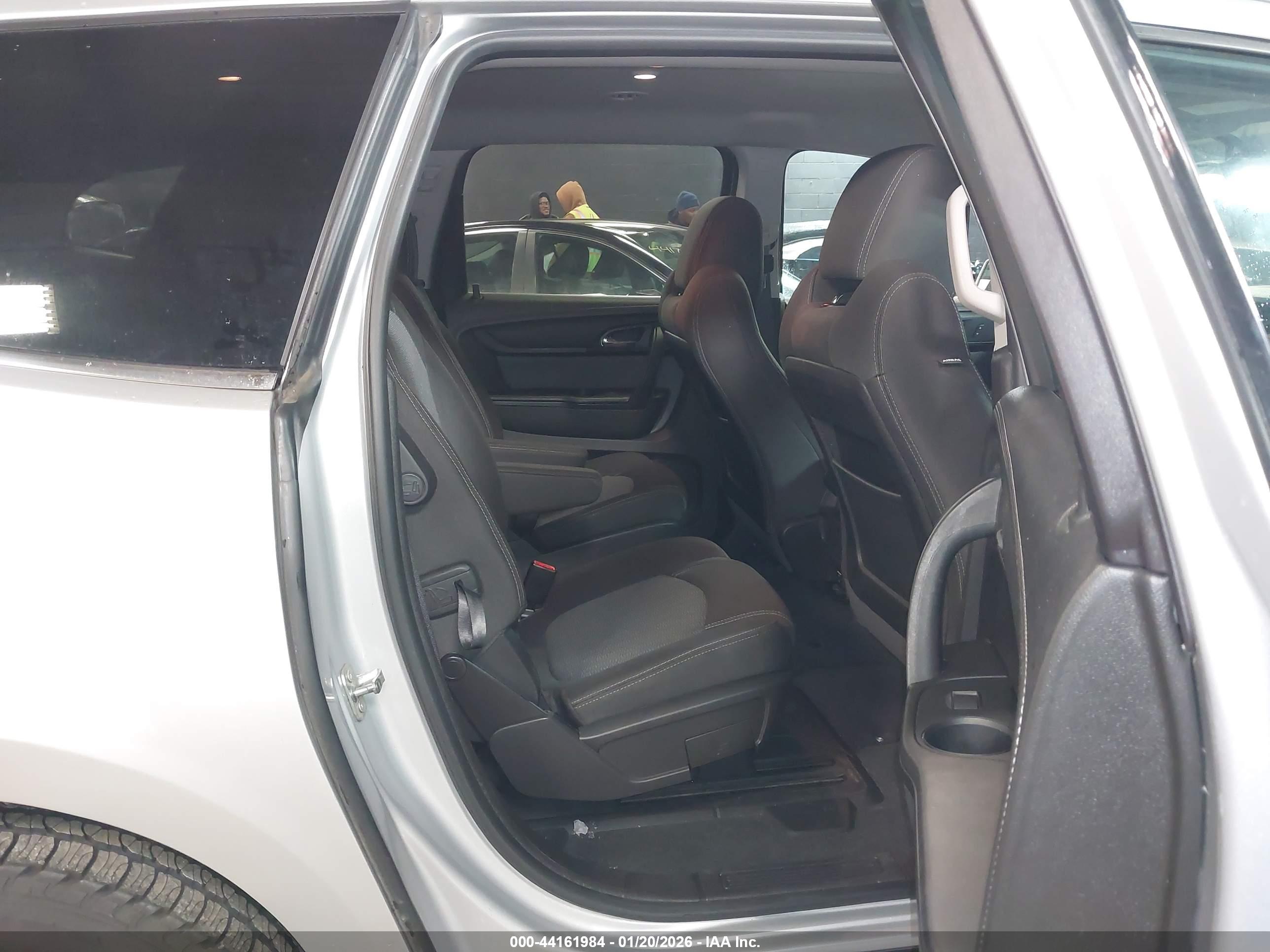 CHEVROLET TRAVERSE image 8