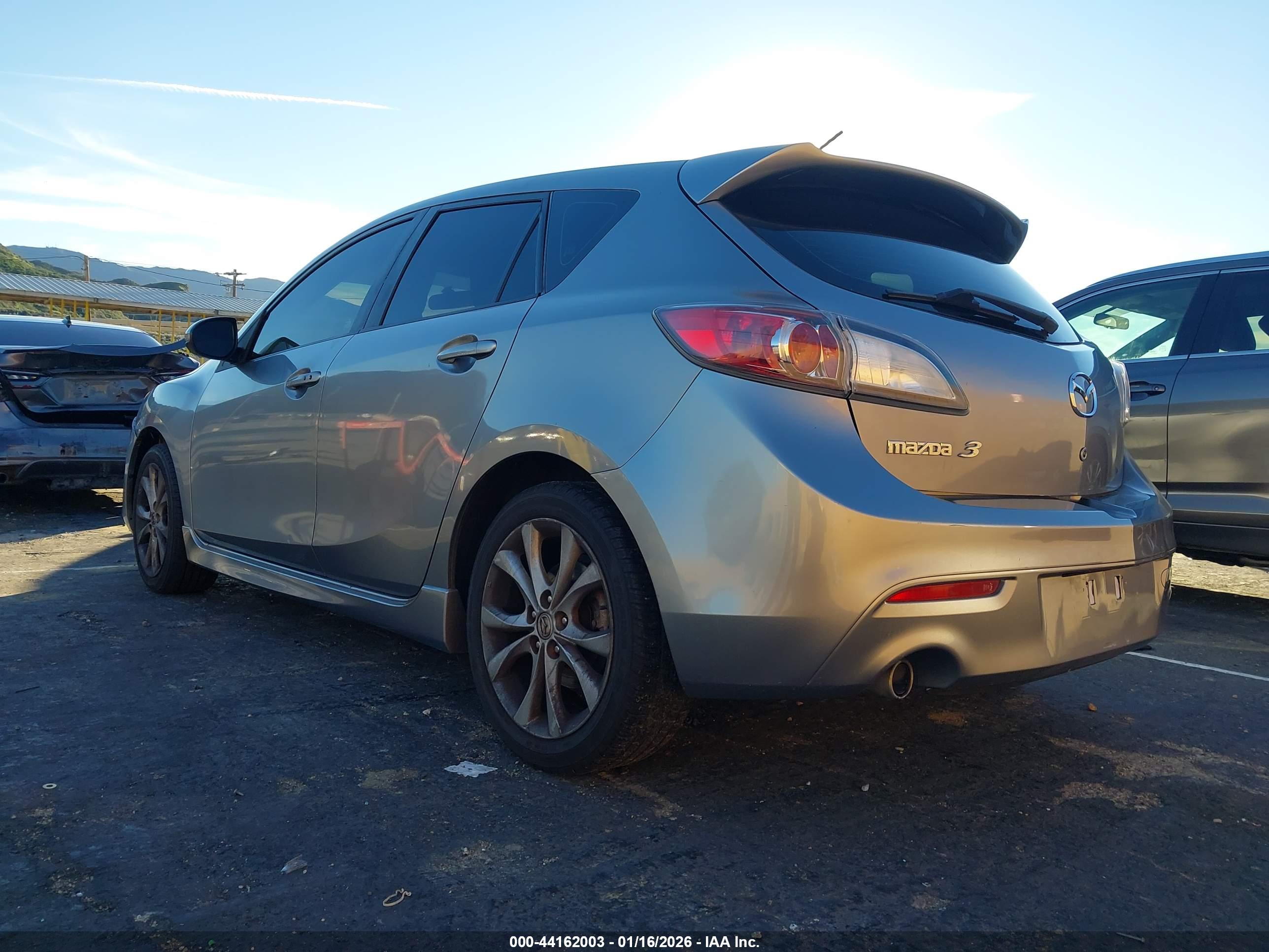 MAZDA MAZDA3 image 3