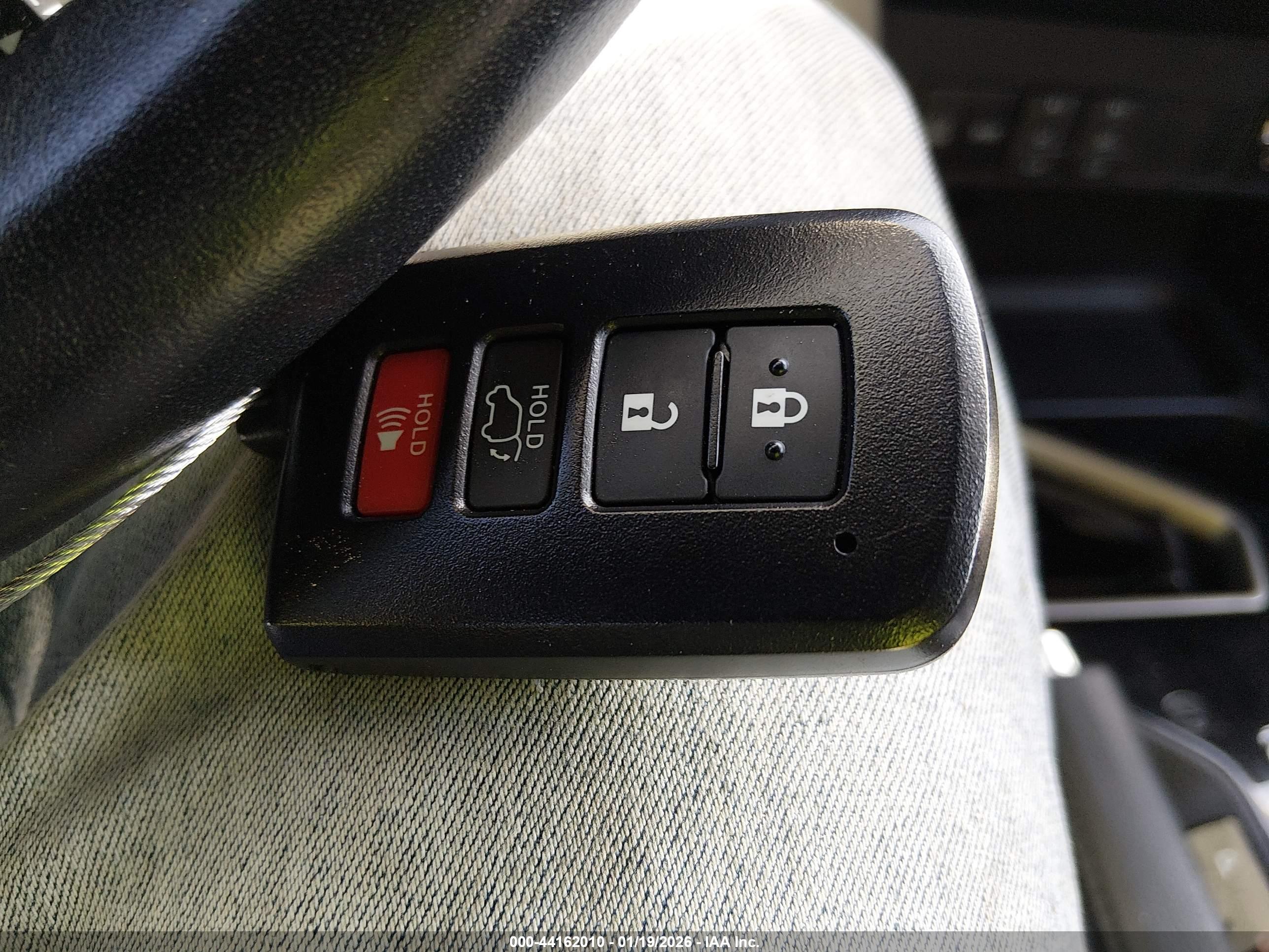 TOYOTA RAV4 image 11