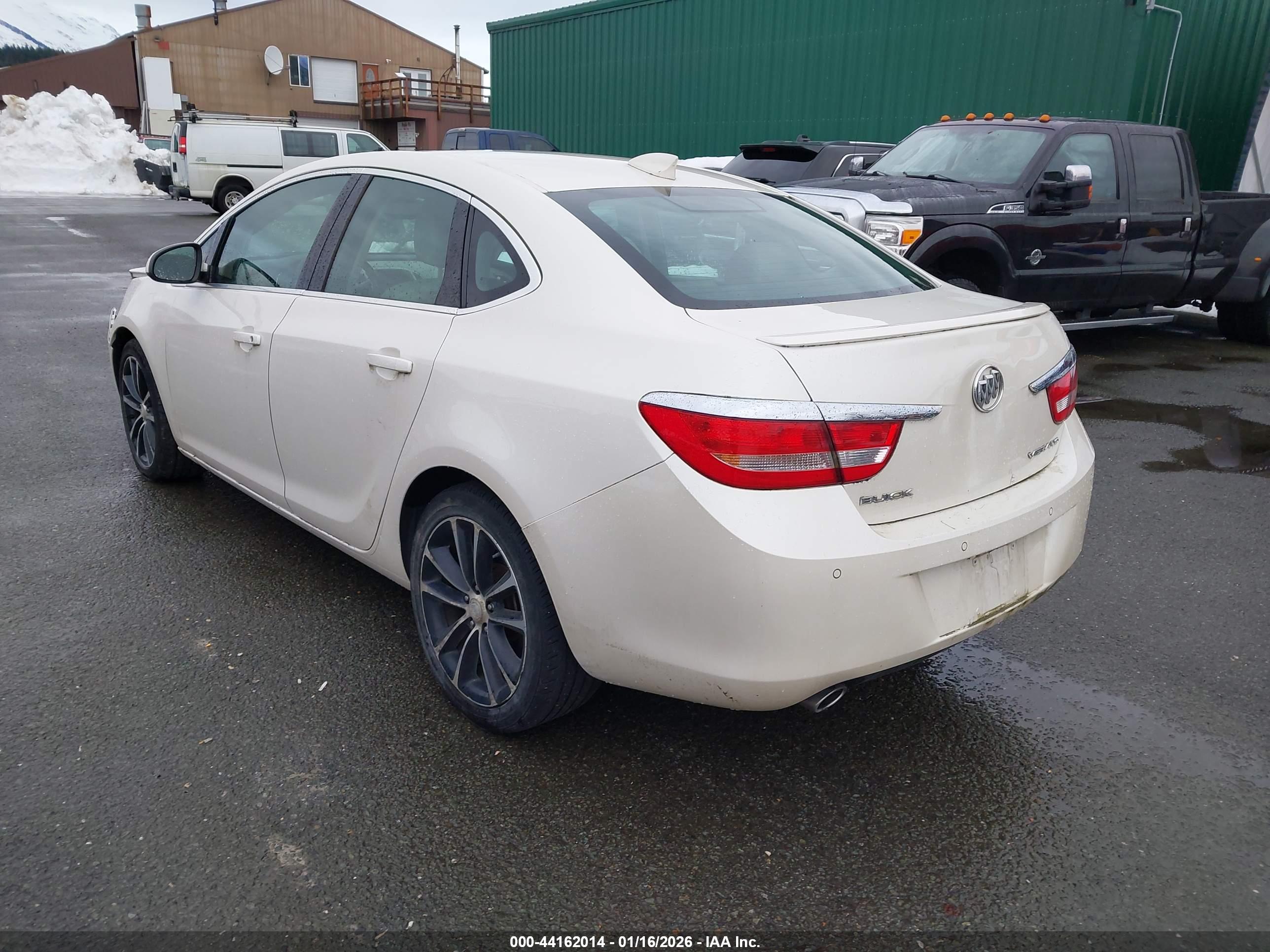 BUICK VERANO image 3