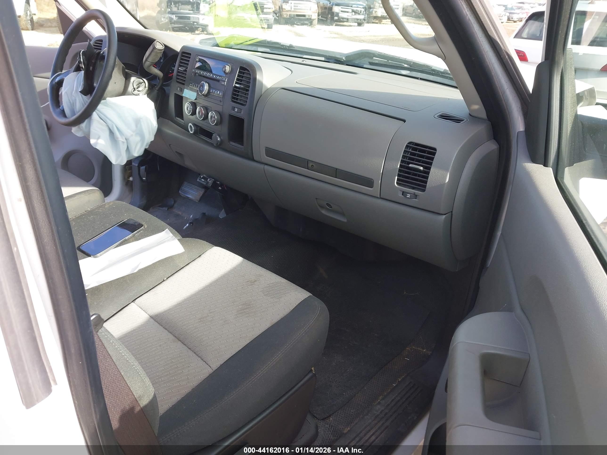 CHEVROLET SILVERADO image 5