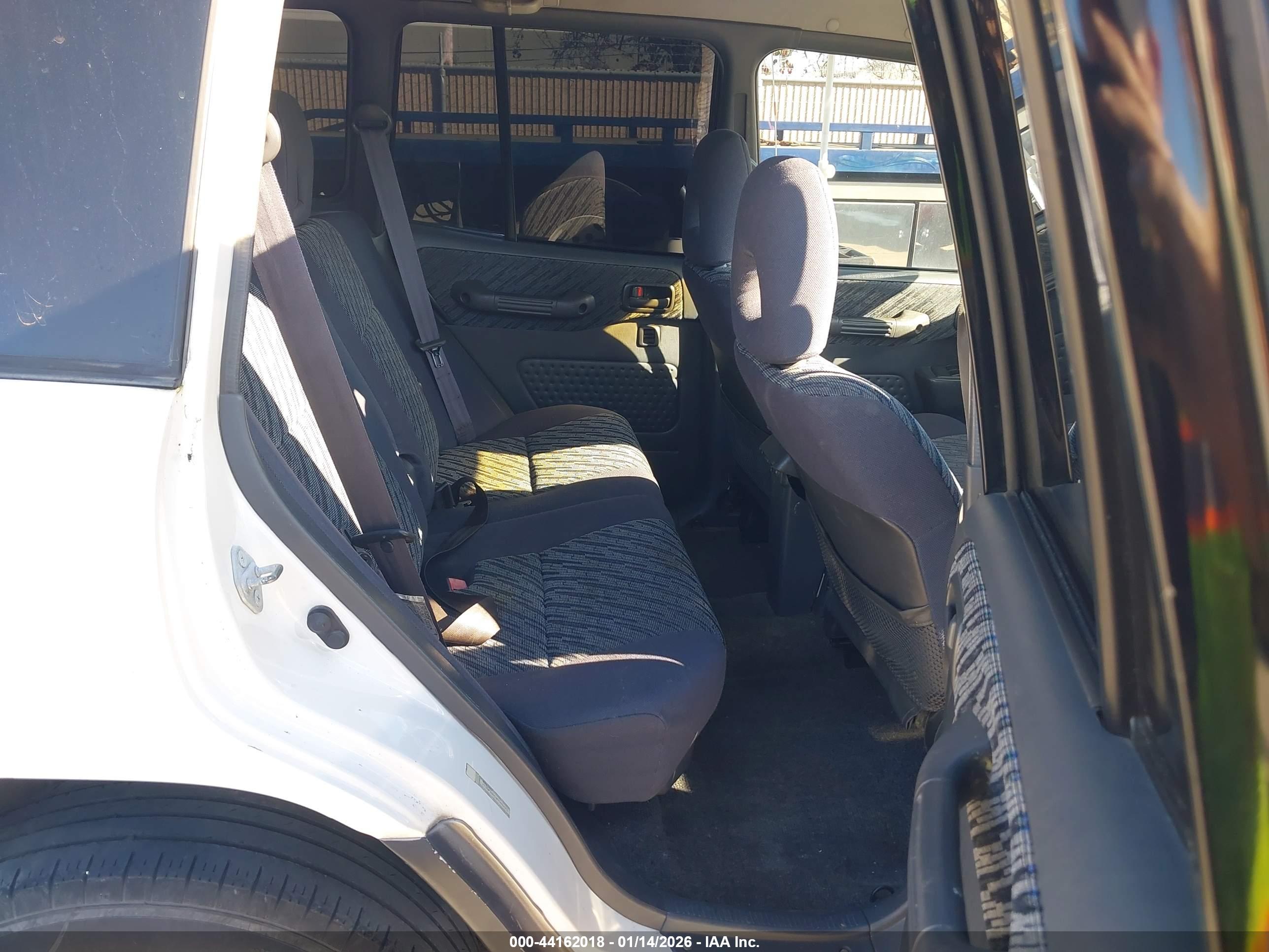 TOYOTA RAV4 image 8