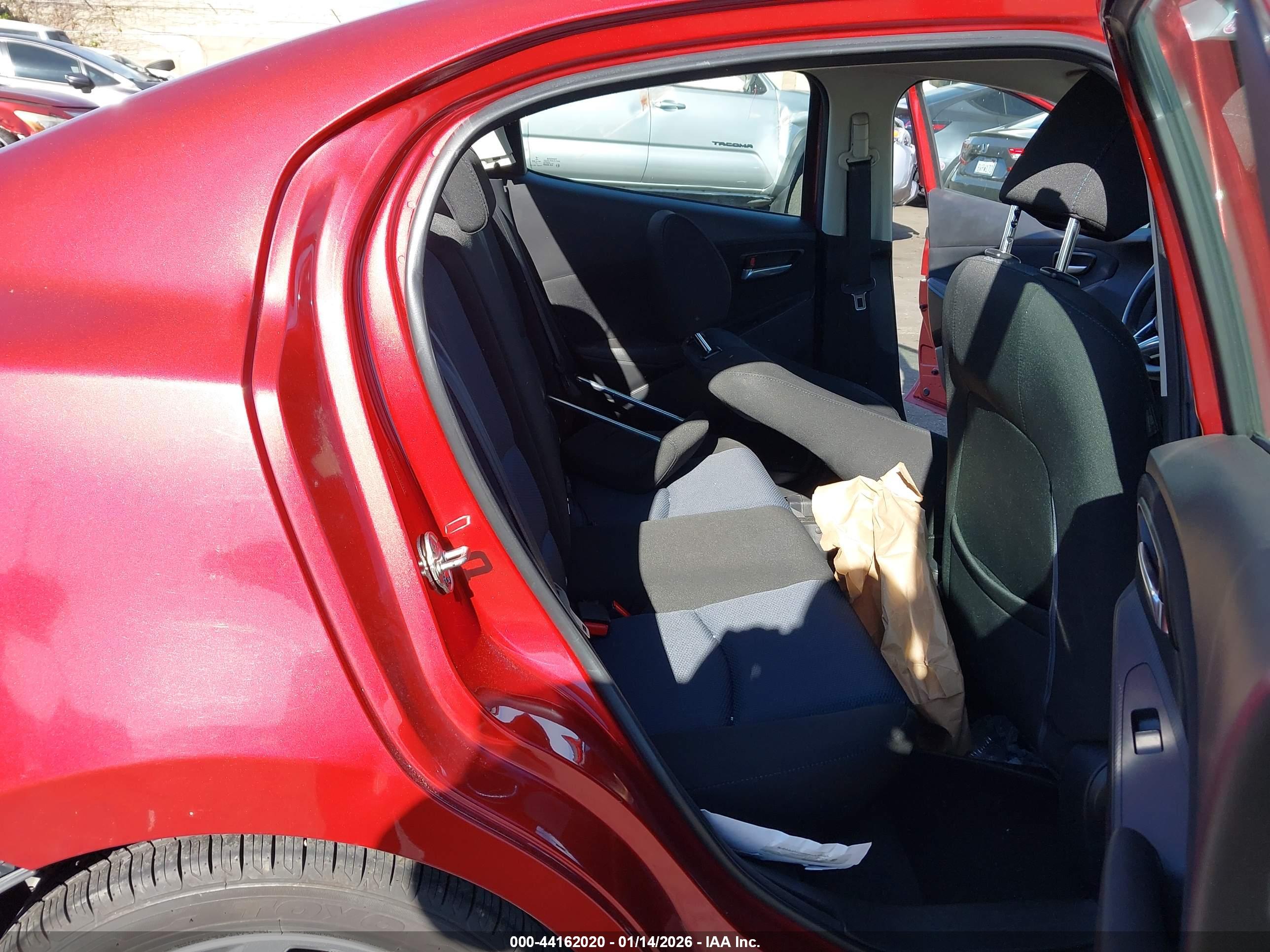 TOYOTA YARIS image 8