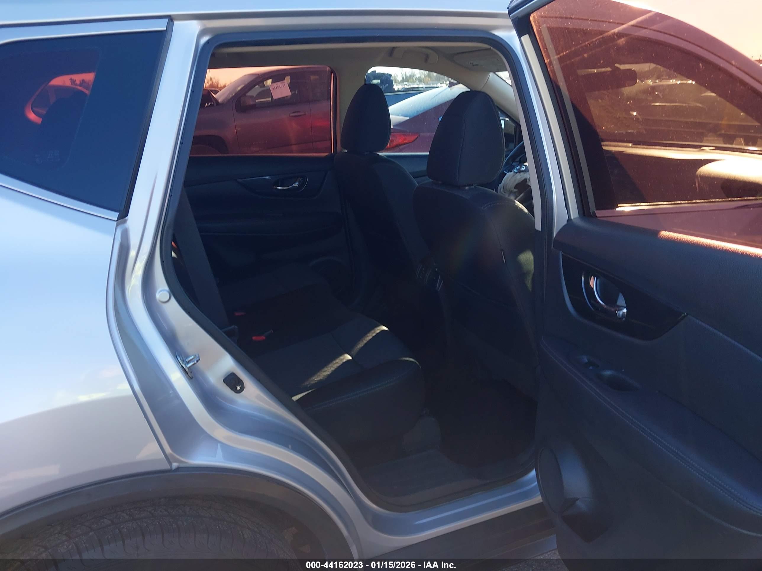 NISSAN ROGUE image 8
