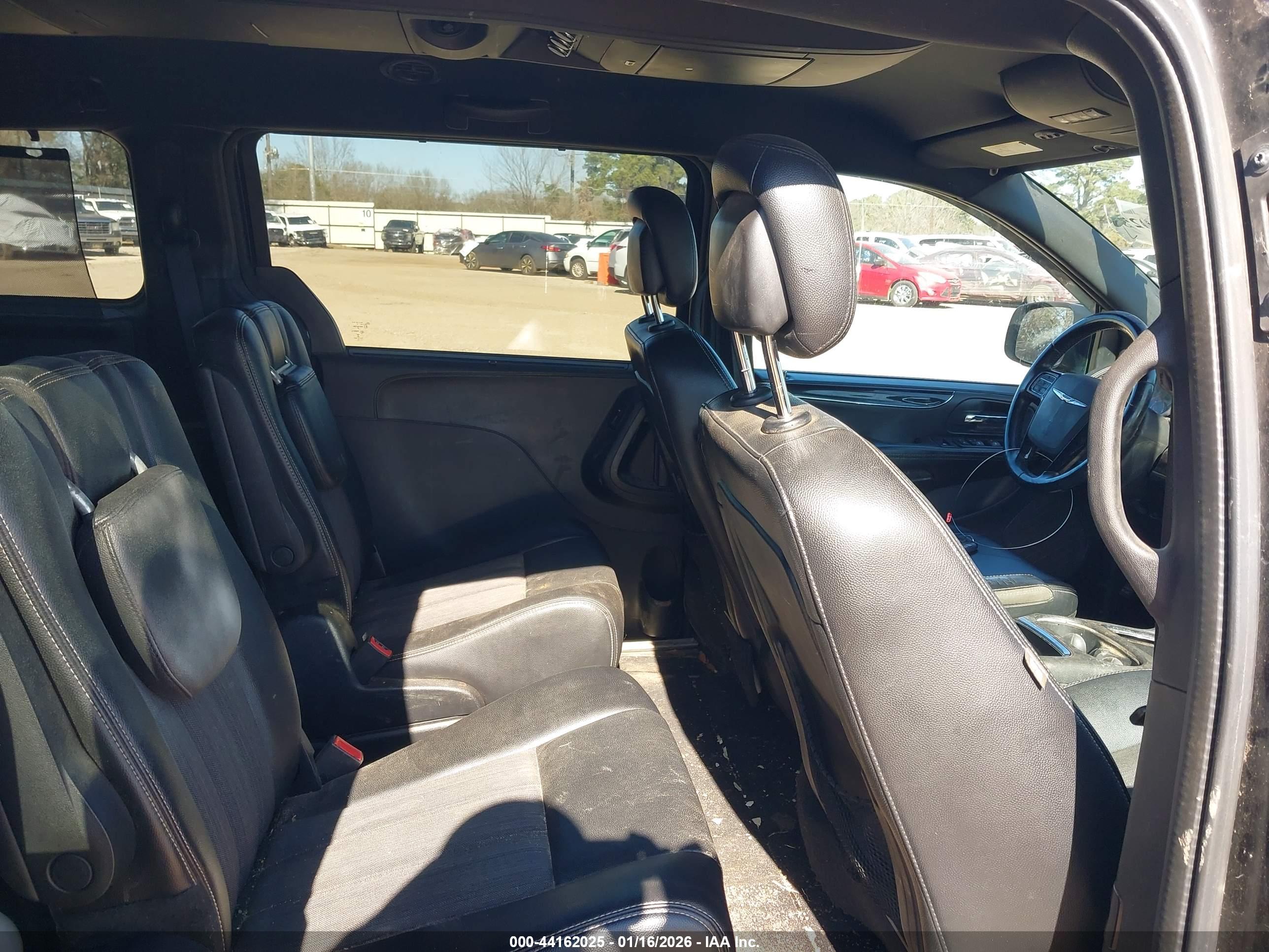 CHRYSLER TOWN image 8