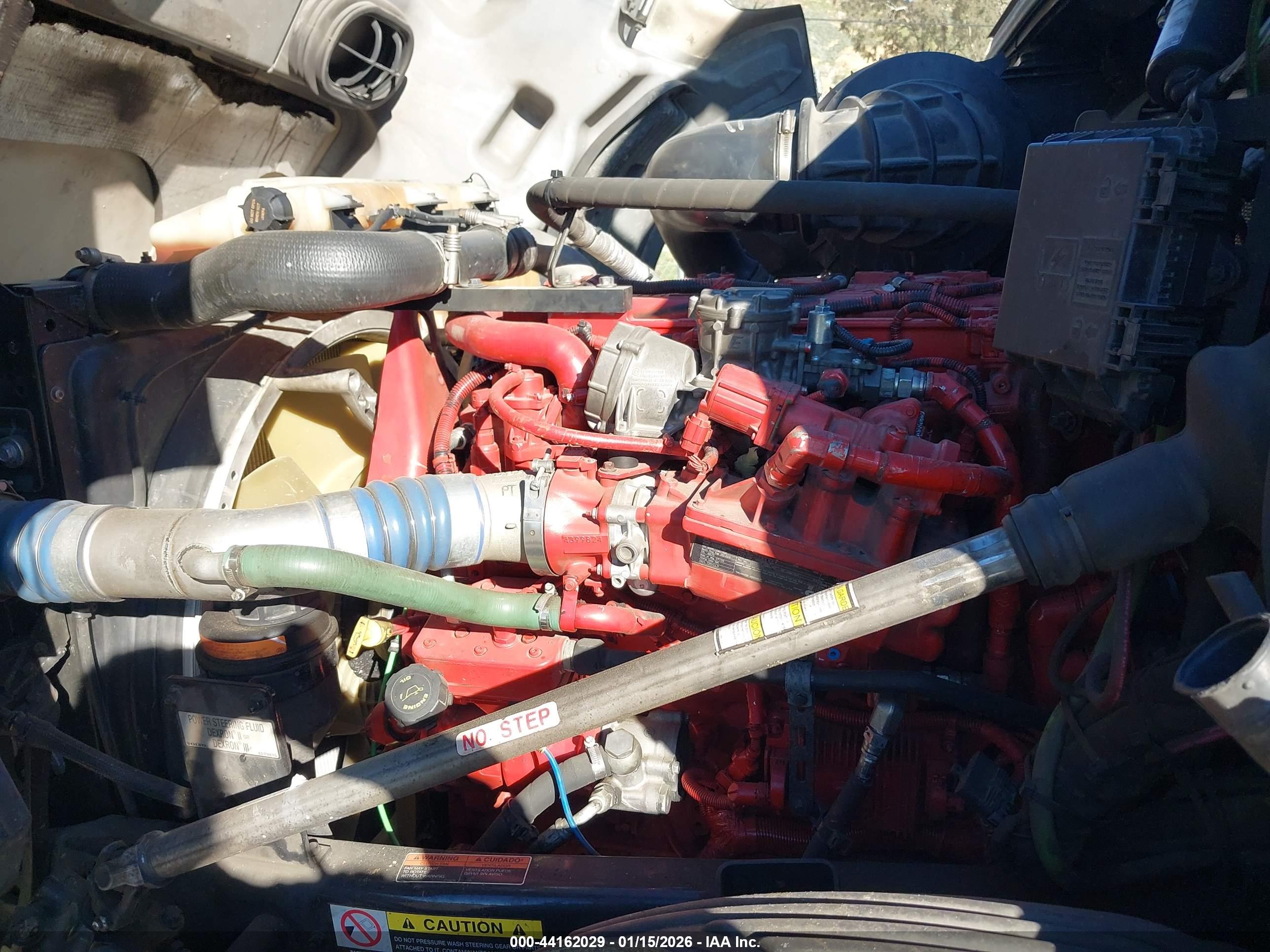 VOLVO VNL image 10