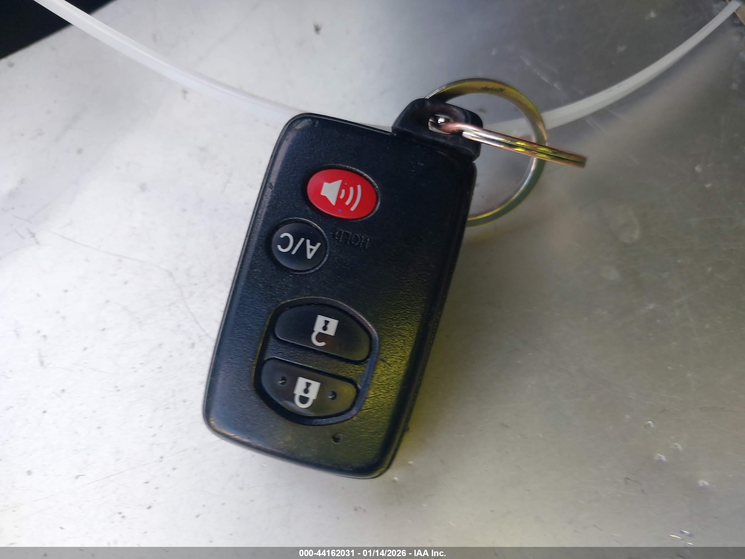 TOYOTA PRIUS image 11