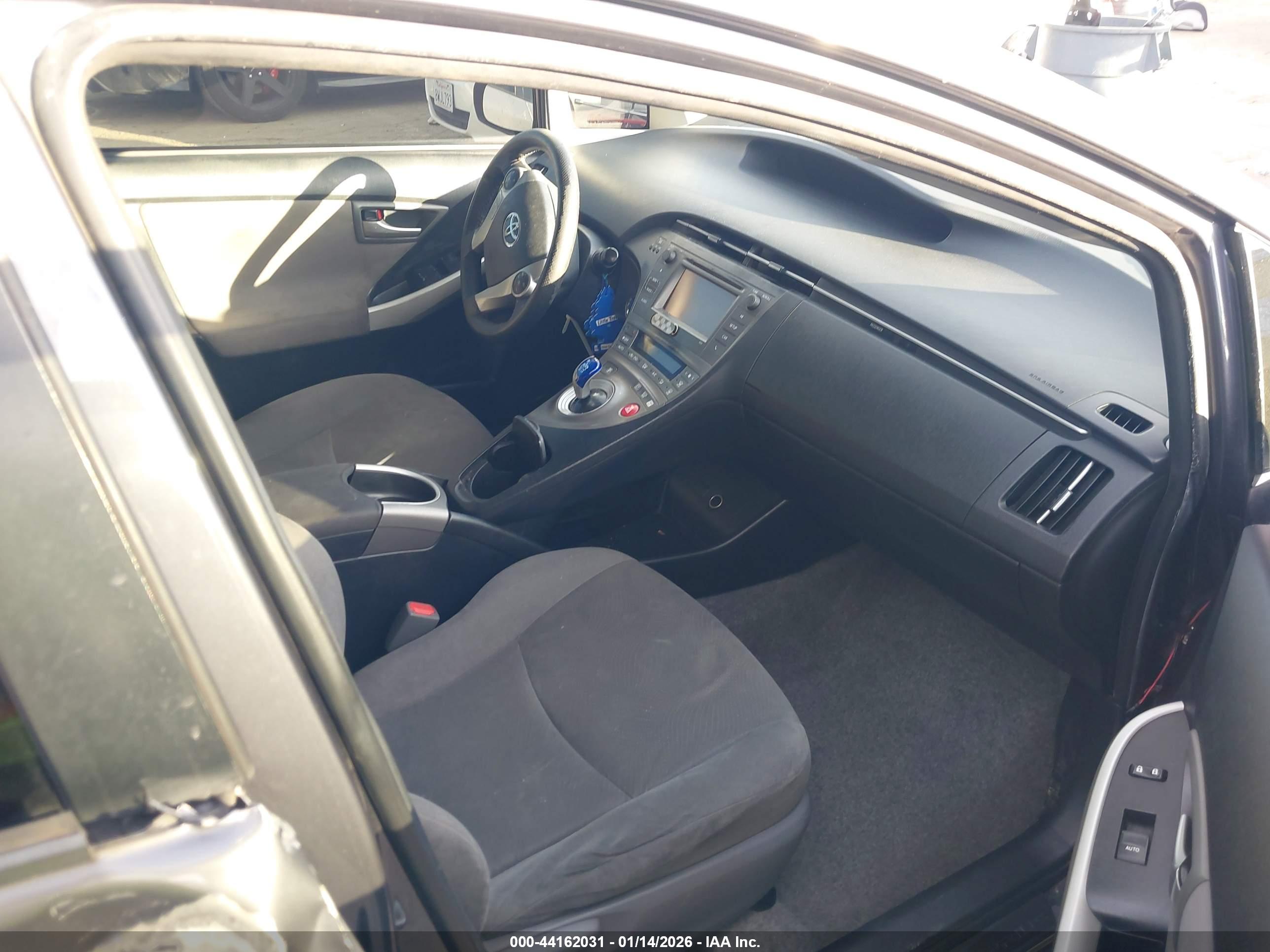 TOYOTA PRIUS image 5