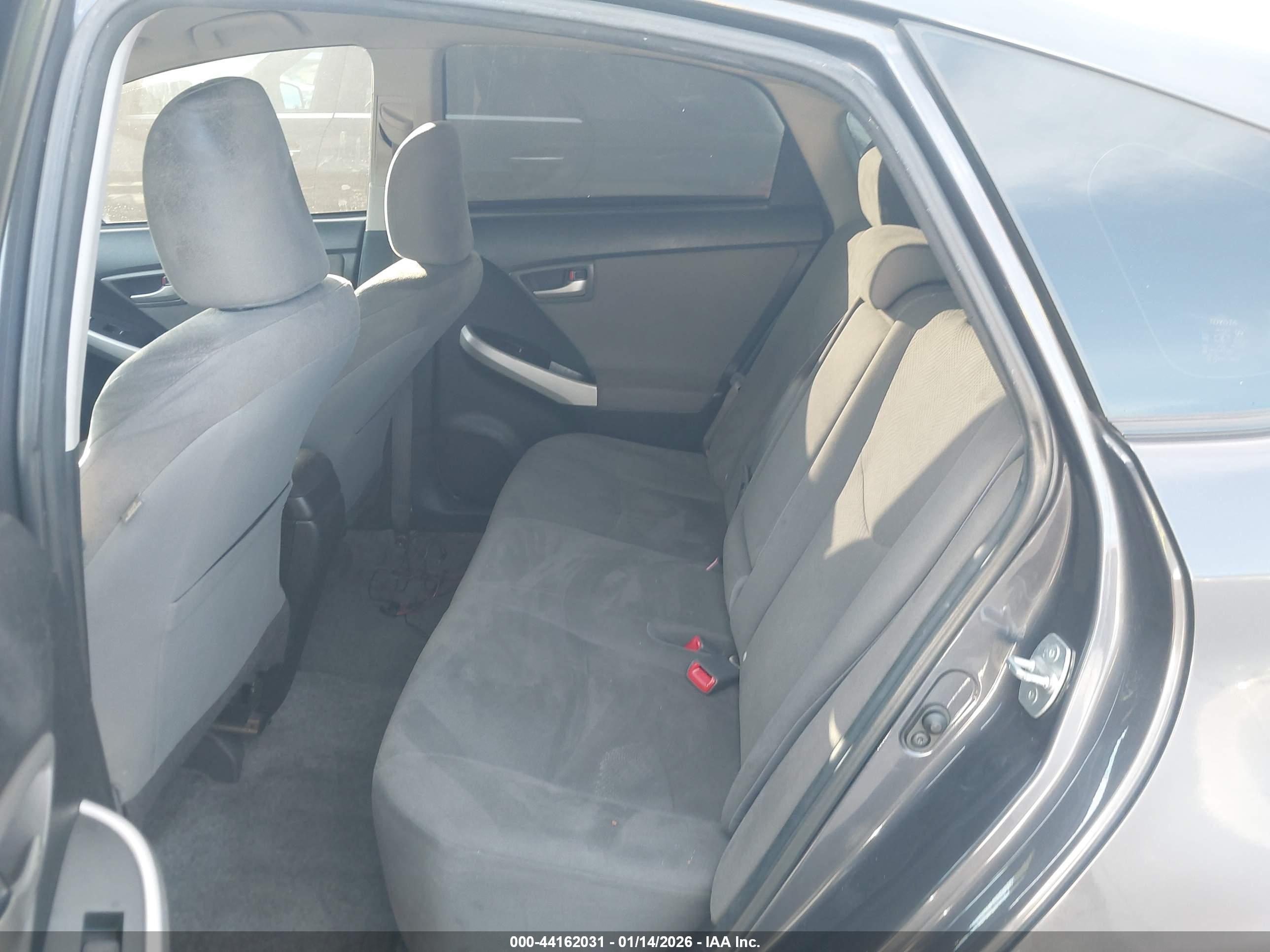 TOYOTA PRIUS image 8