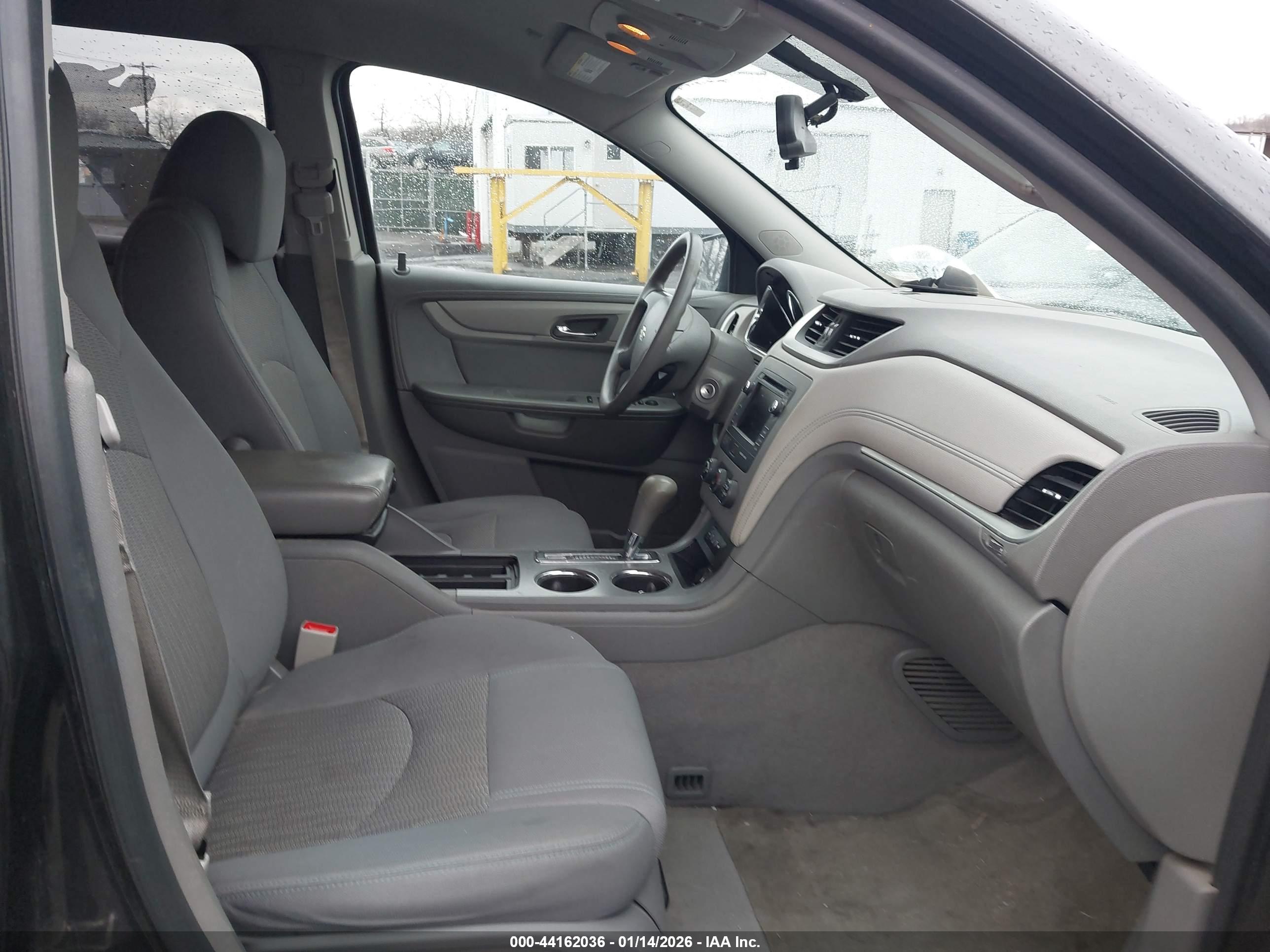 CHEVROLET TRAVERSE image 5